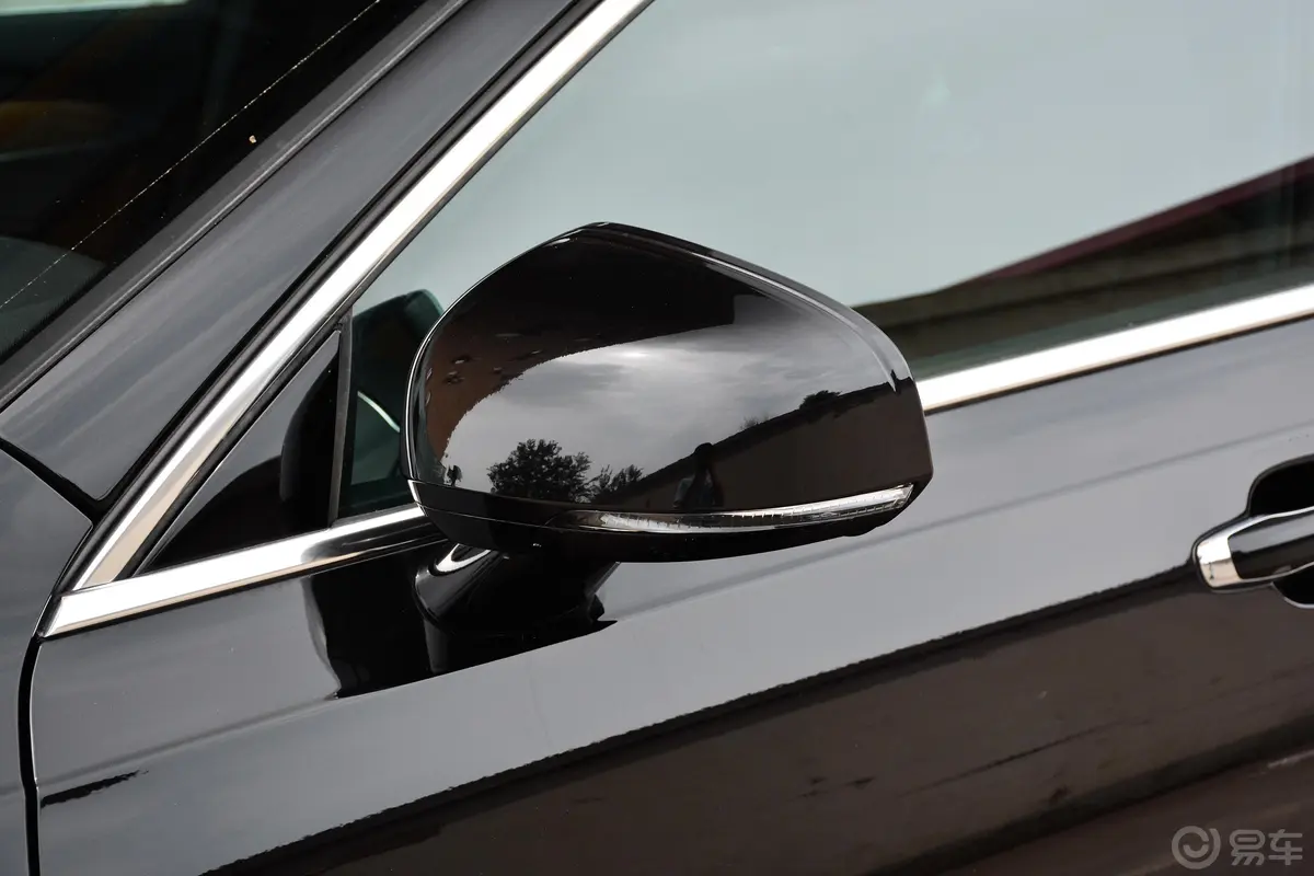 沃尔沃S90T5 智逸版主驾驶后视镜背面