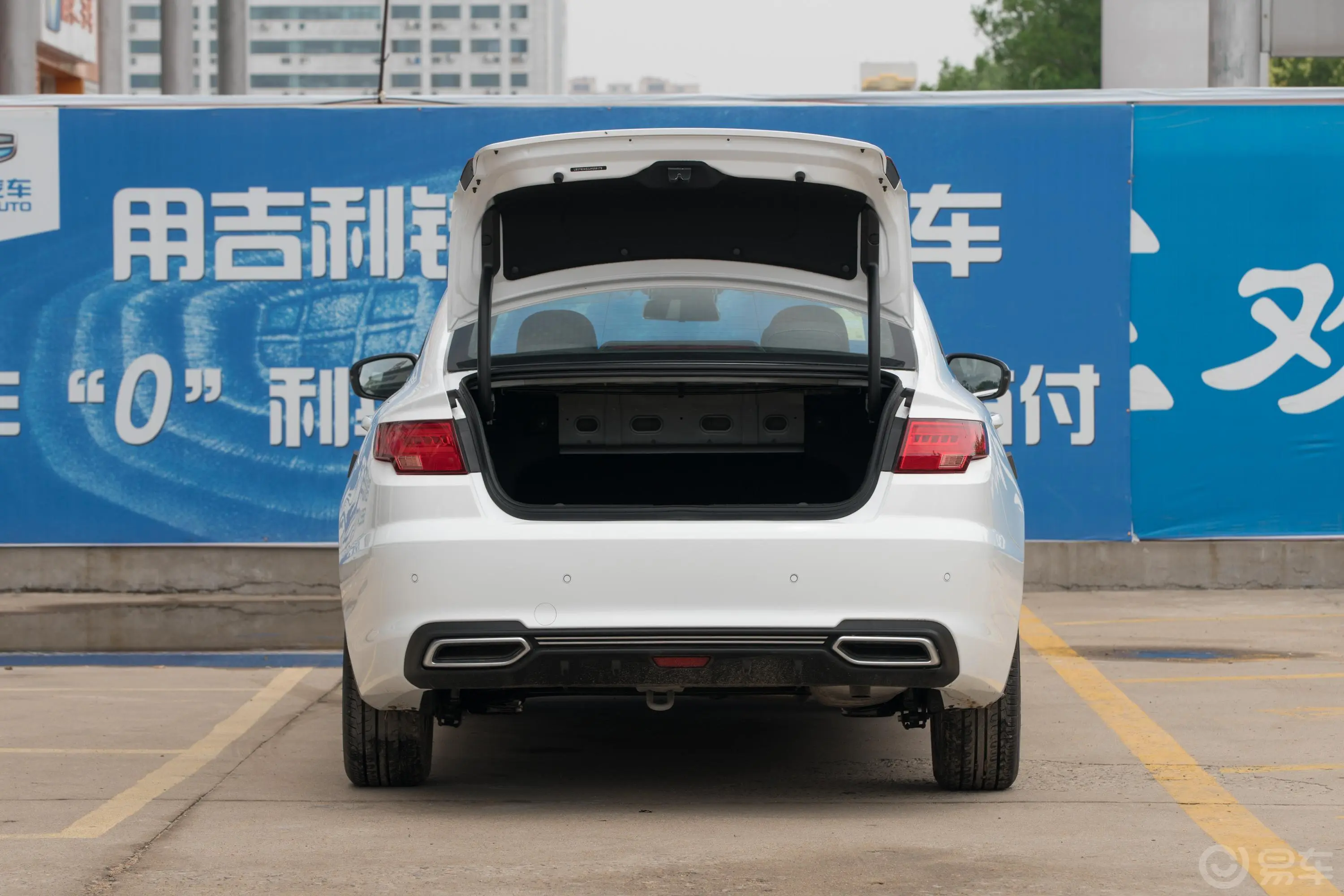 帝豪GL1.4T 手动 精英智联版空间