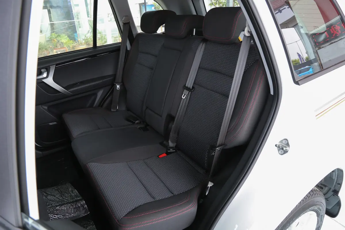 瑞虎3经典版 1.6L CVT 舒适版后排座椅