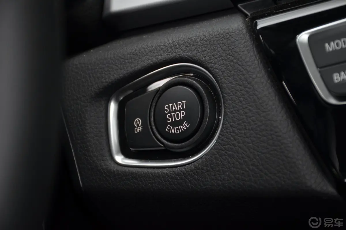 宝马2系旅行车218i 时尚版钥匙孔或一键启动按键
