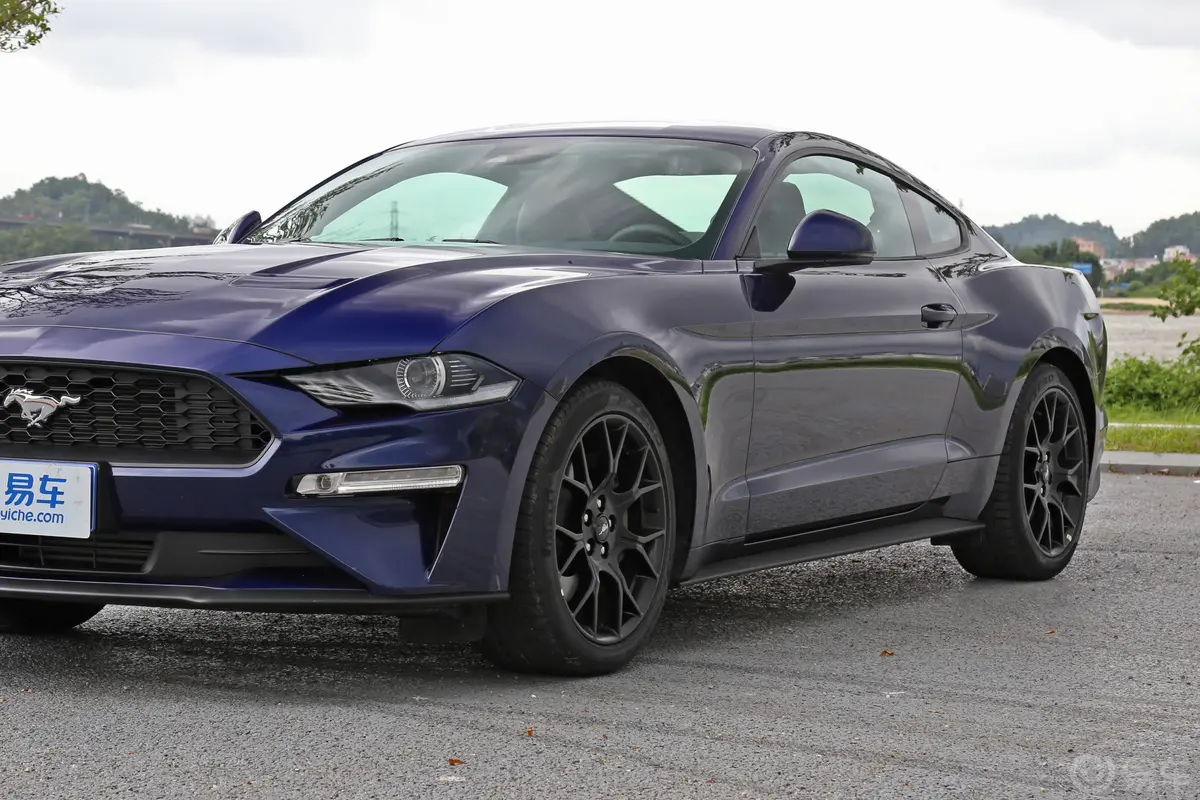Mustang2.3L 标准版外观
