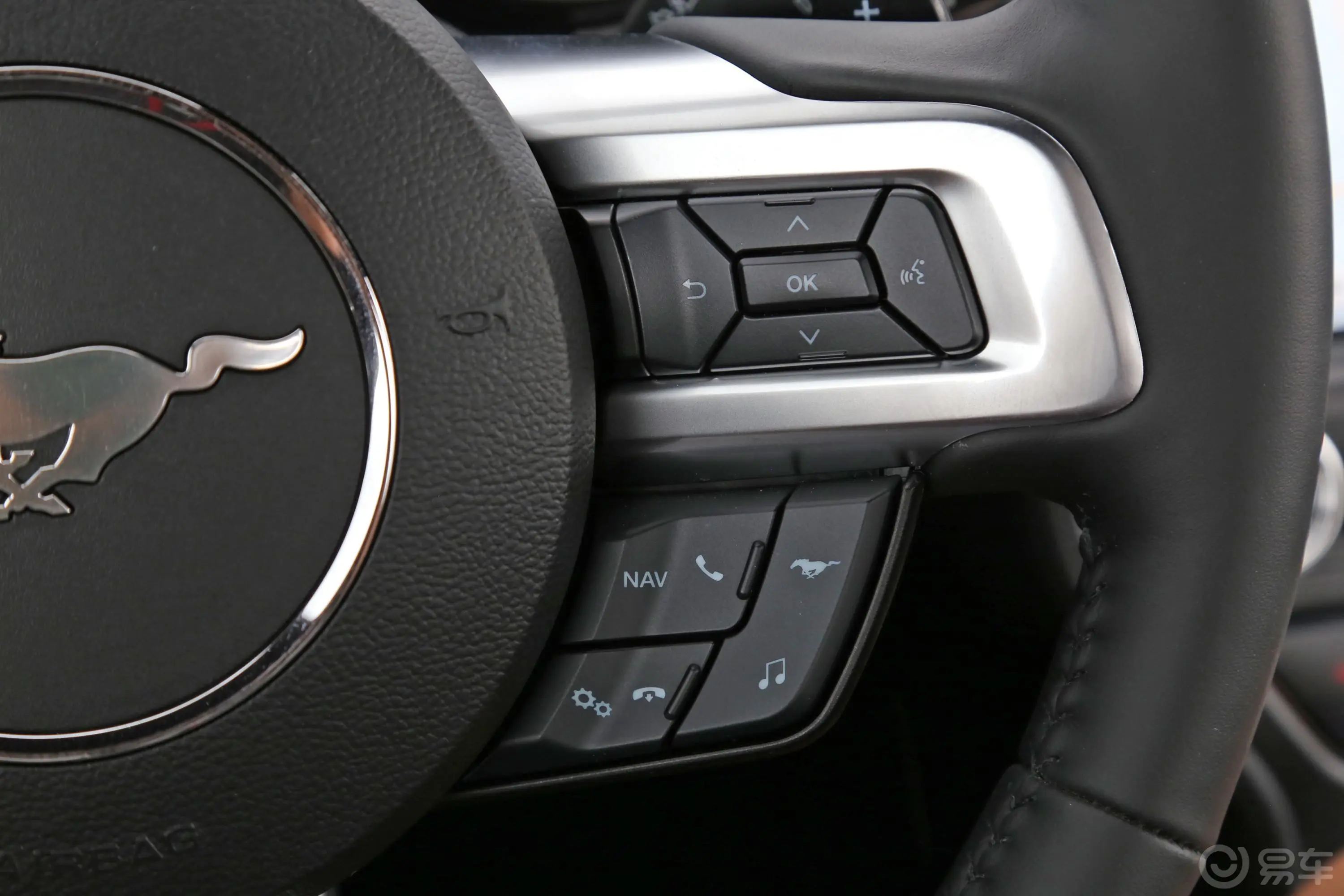 Mustang2.3L 标准版右侧方向盘功能按键