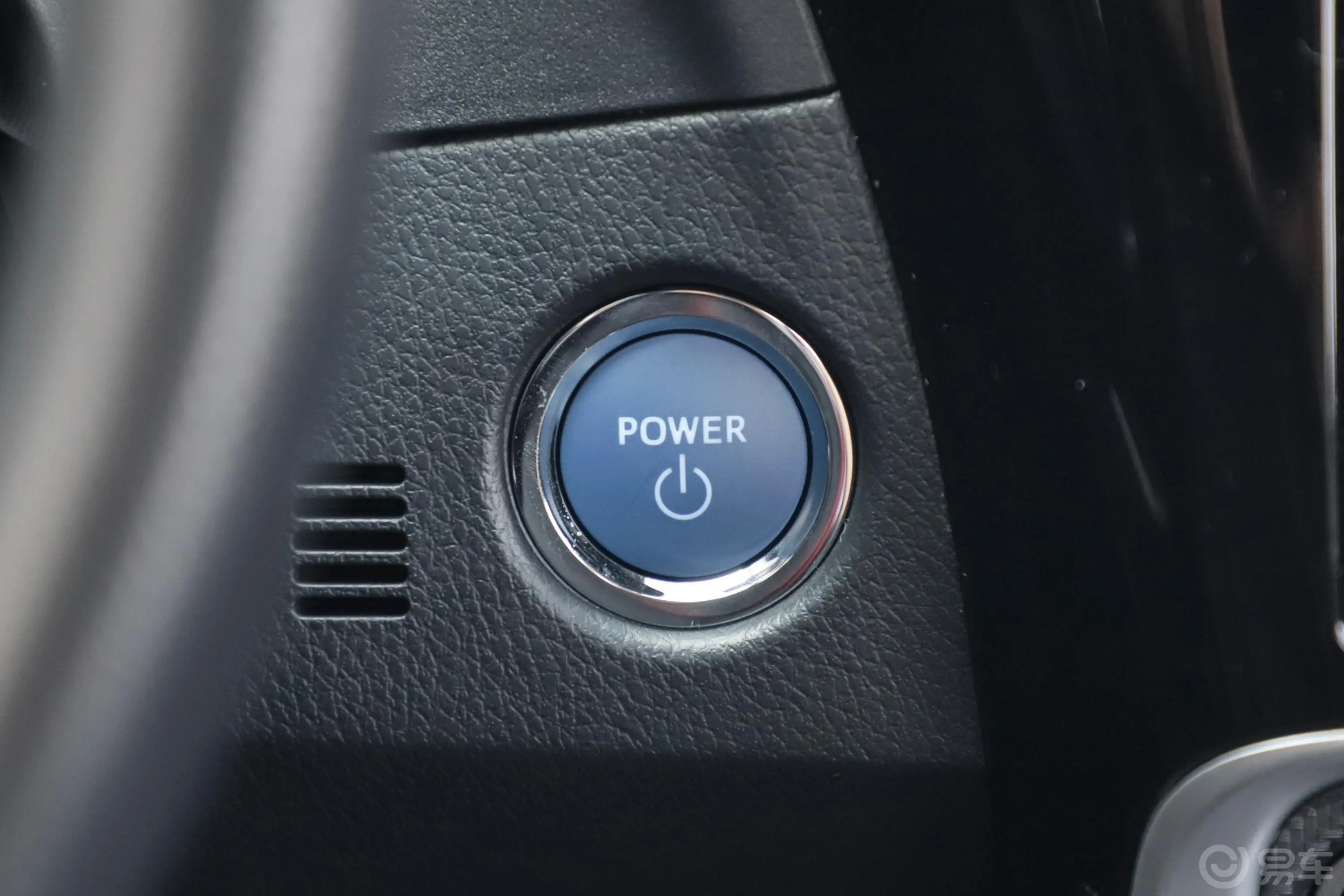 雷凌双擎 1.8H GS CVT 精英天窗版 国V钥匙孔或一键启动按键