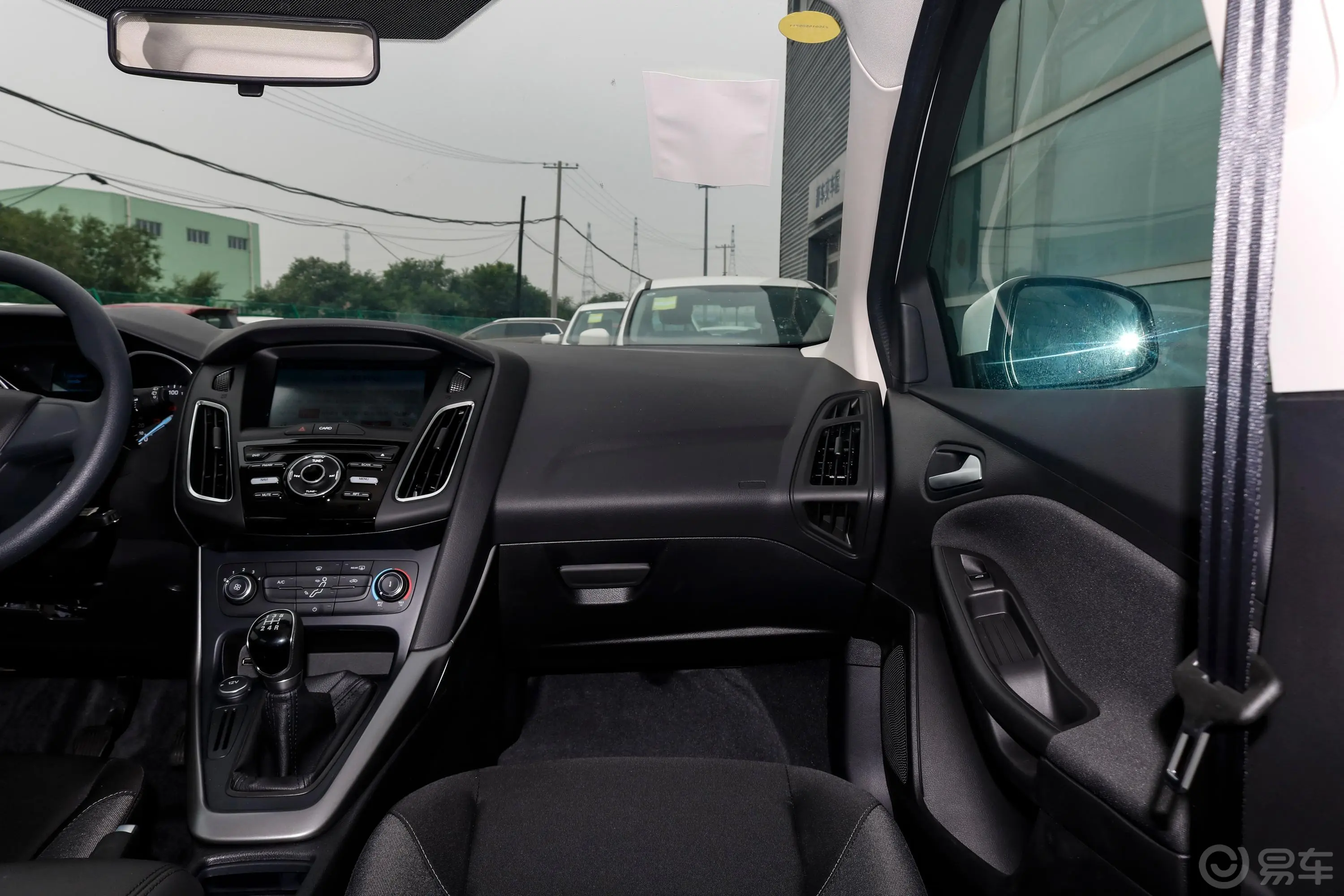 福克斯两厢经典 1.6L 手动 舒适型智行版副驾驶位区域