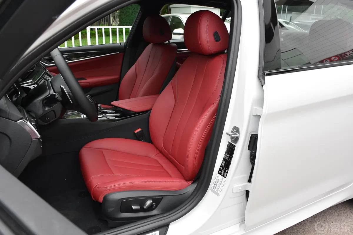 宝马5系改款 530Li xDrive M运动套装驾驶员座椅