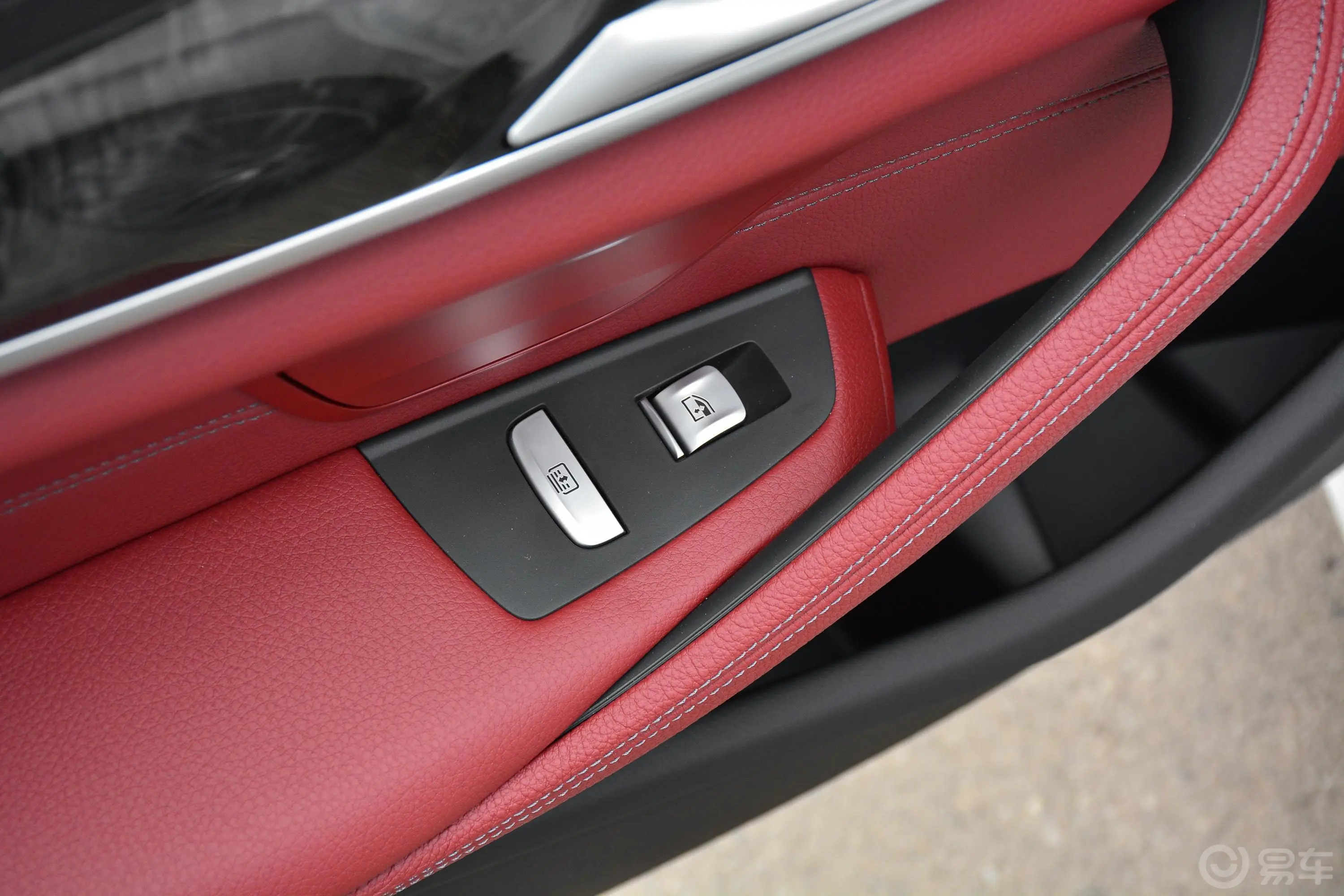 宝马5系改款 530Li xDrive M运动套装后车窗调节