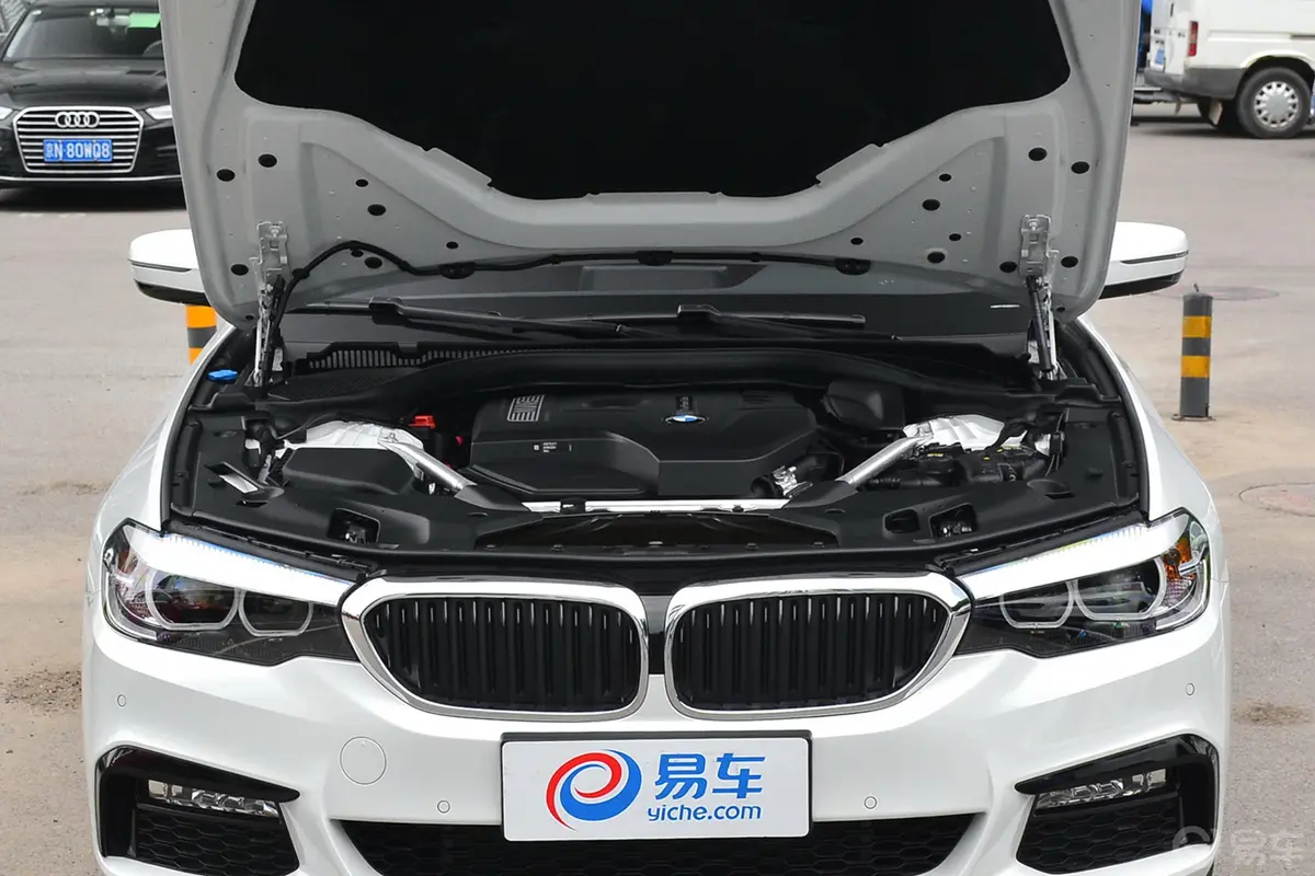 宝马5系改款 530Li xDrive M运动套装发动机舱整体