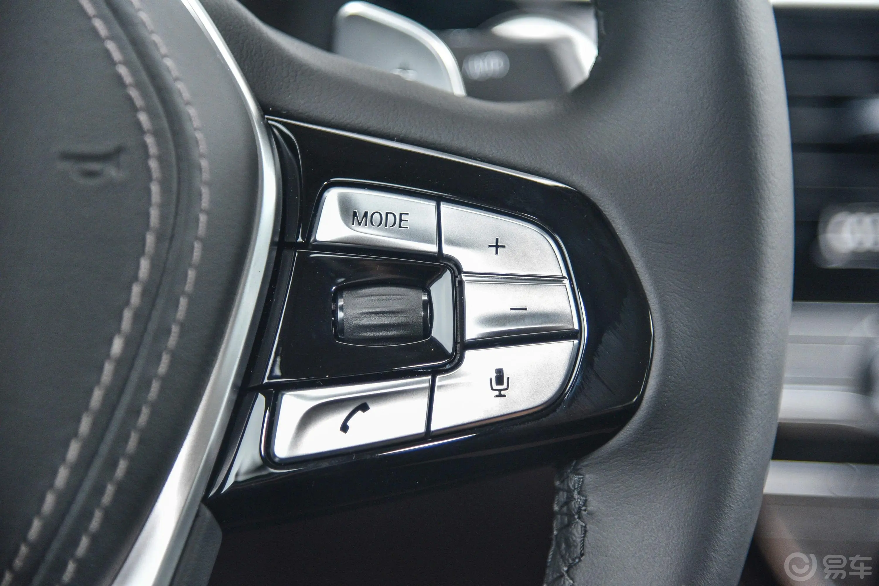 宝马5系改款 530Li 尊享版 豪华套装右侧方向盘功能按键