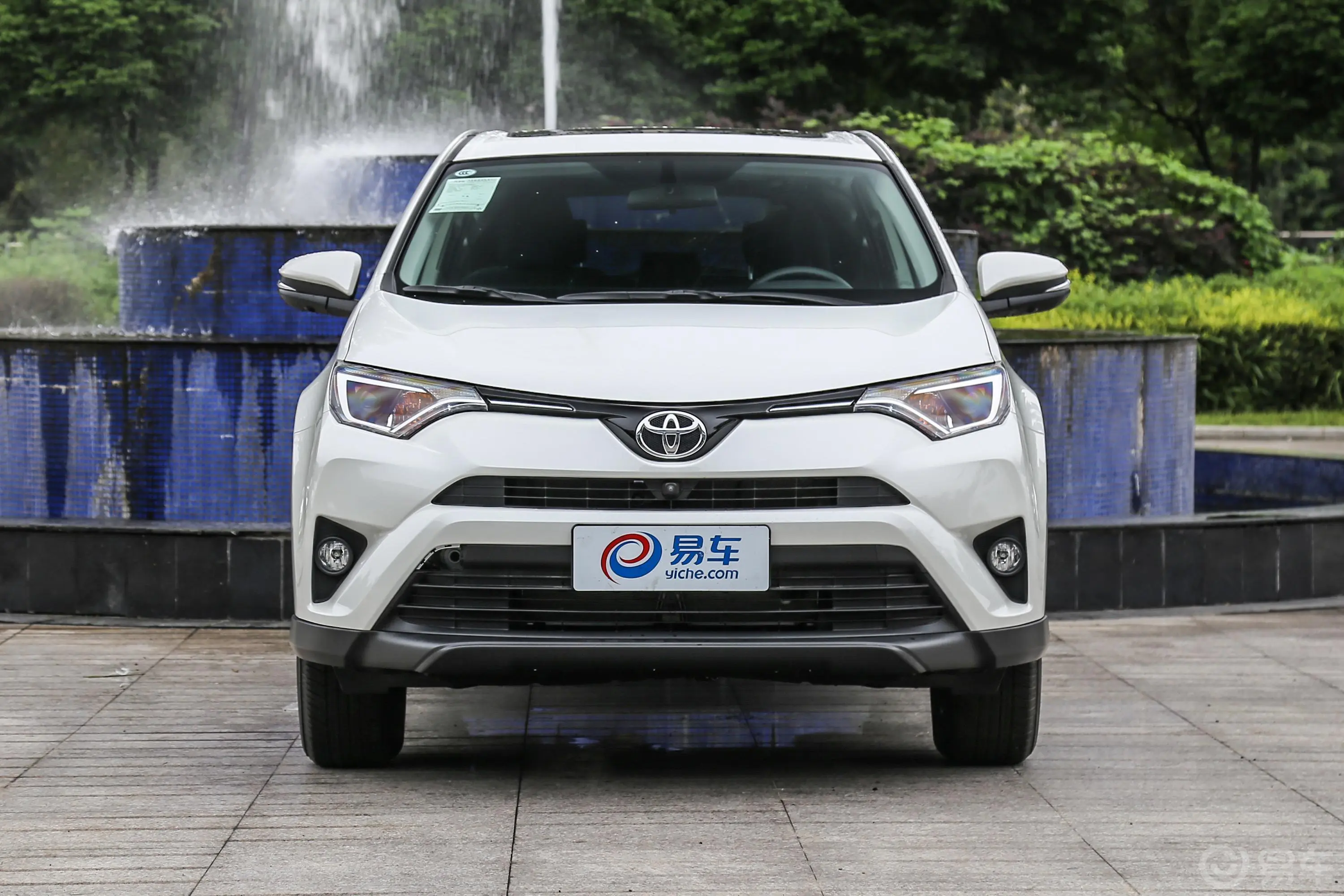 RAV4荣放2.0L CVT 两驱 风尚版 国V正前水平