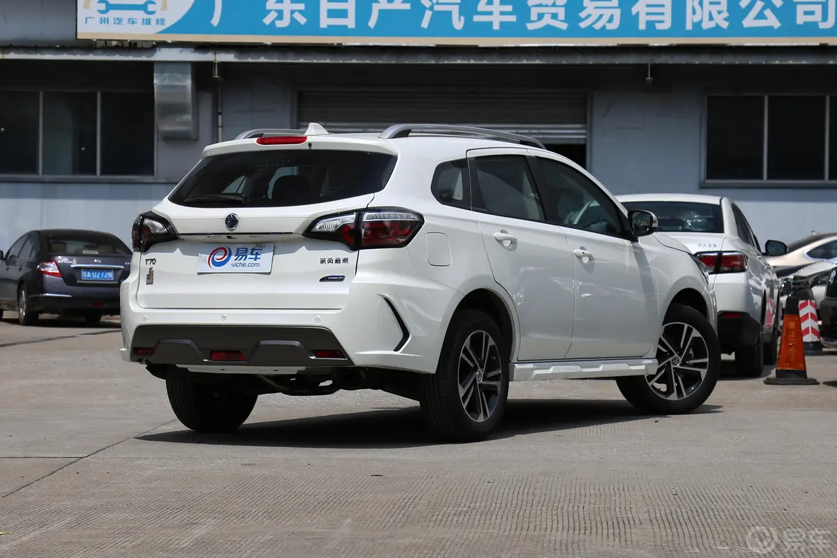 启辰T702.0L CVT 睿享版侧后45度车头向右水平