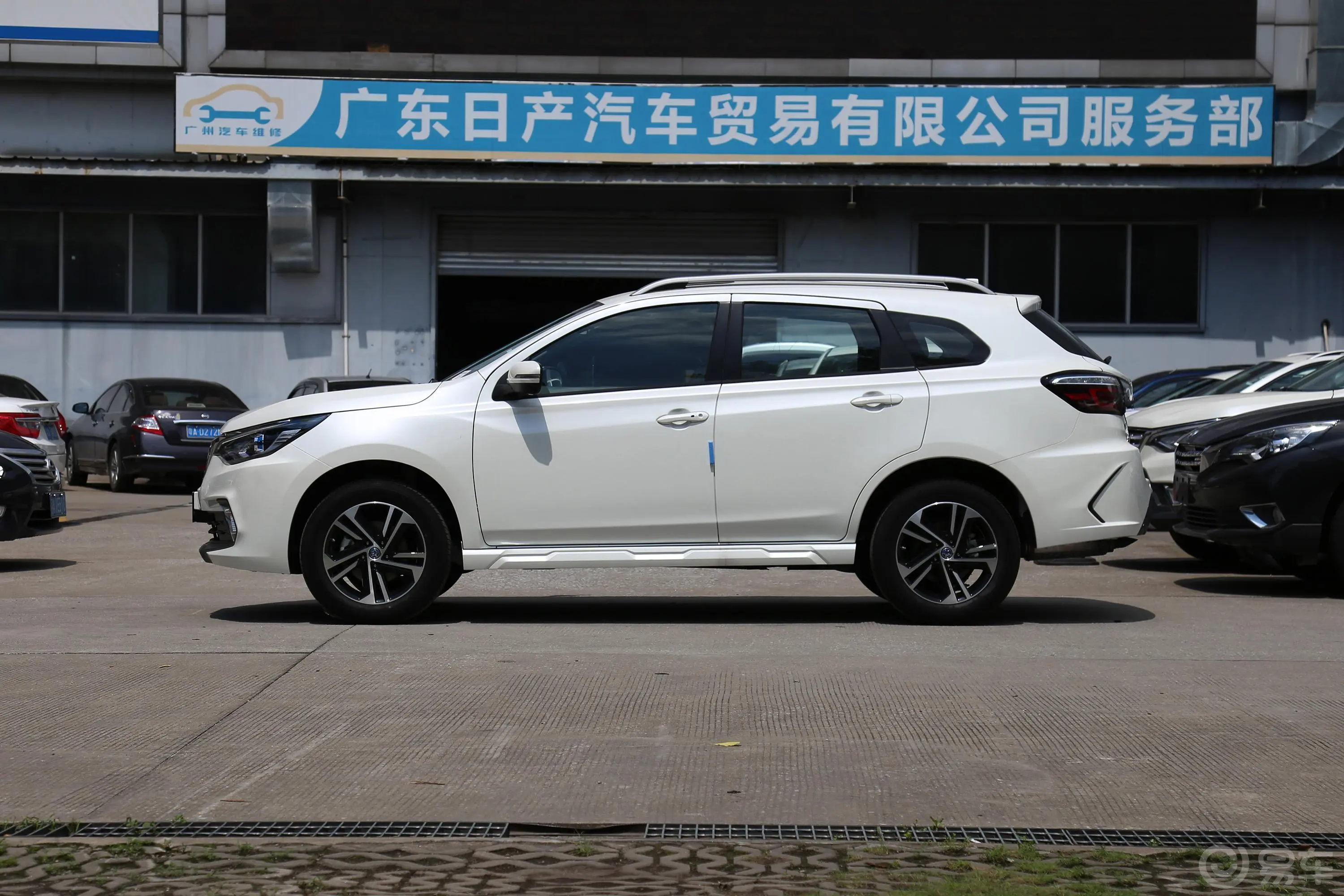 启辰T702.0L CVT 睿享版正侧车头向左水平