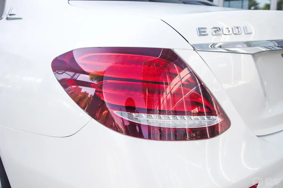 奔驰E级改款 E 200 L 运动轿车外观