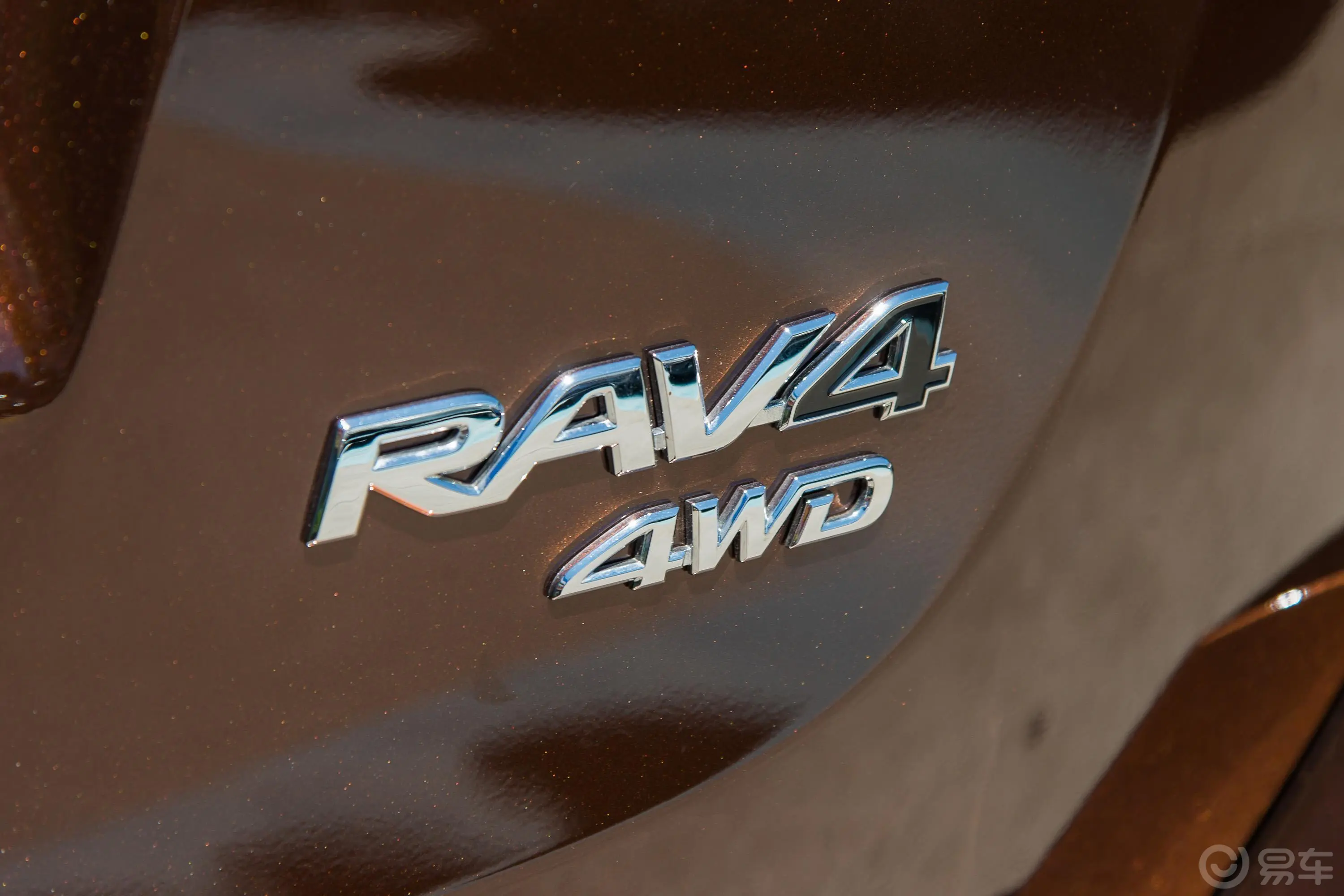 RAV4荣放2.5L 手自一体 四驱 精英版 国V外观