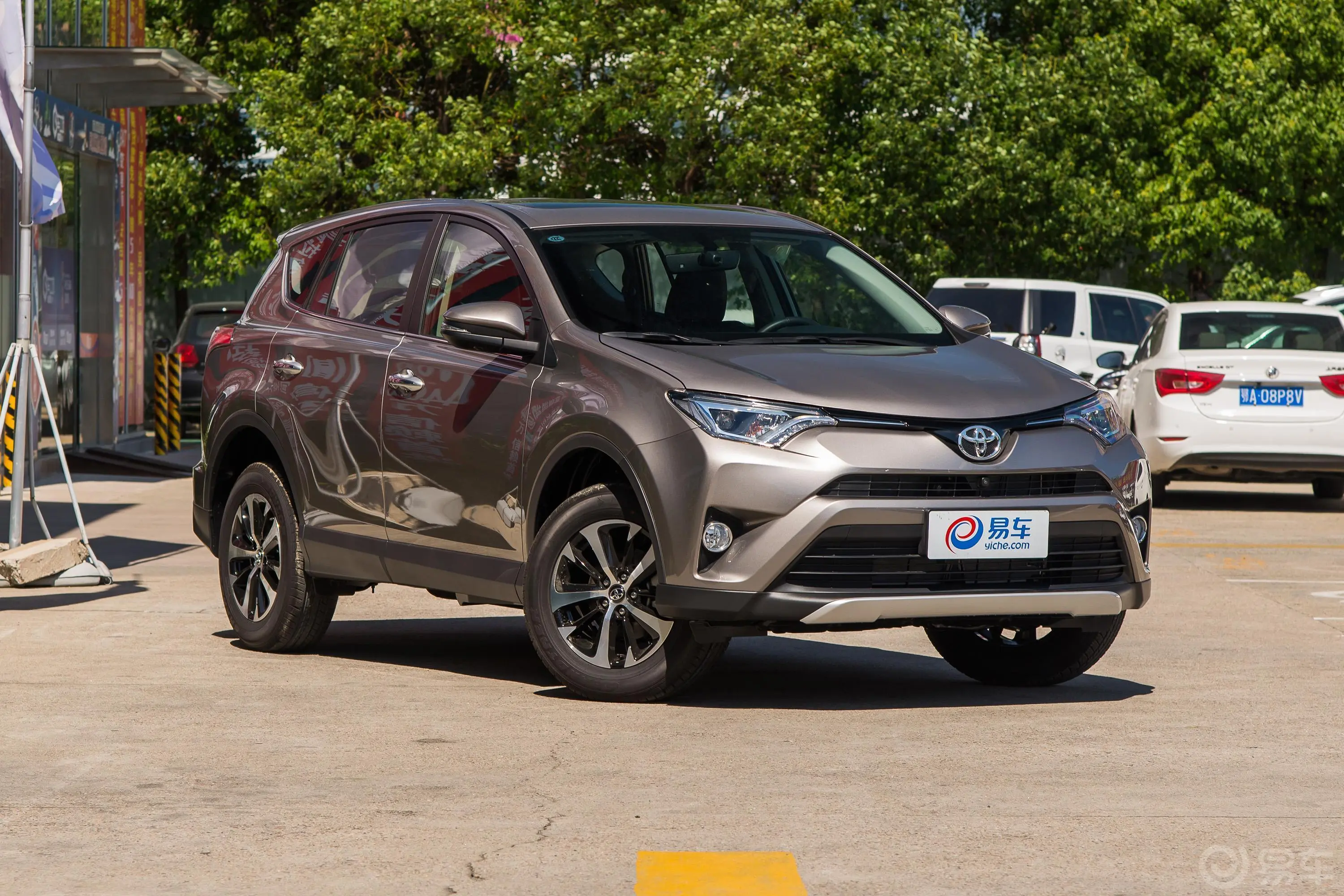 RAV4荣放2.0L CVT 两驱 智尚版 国V外观