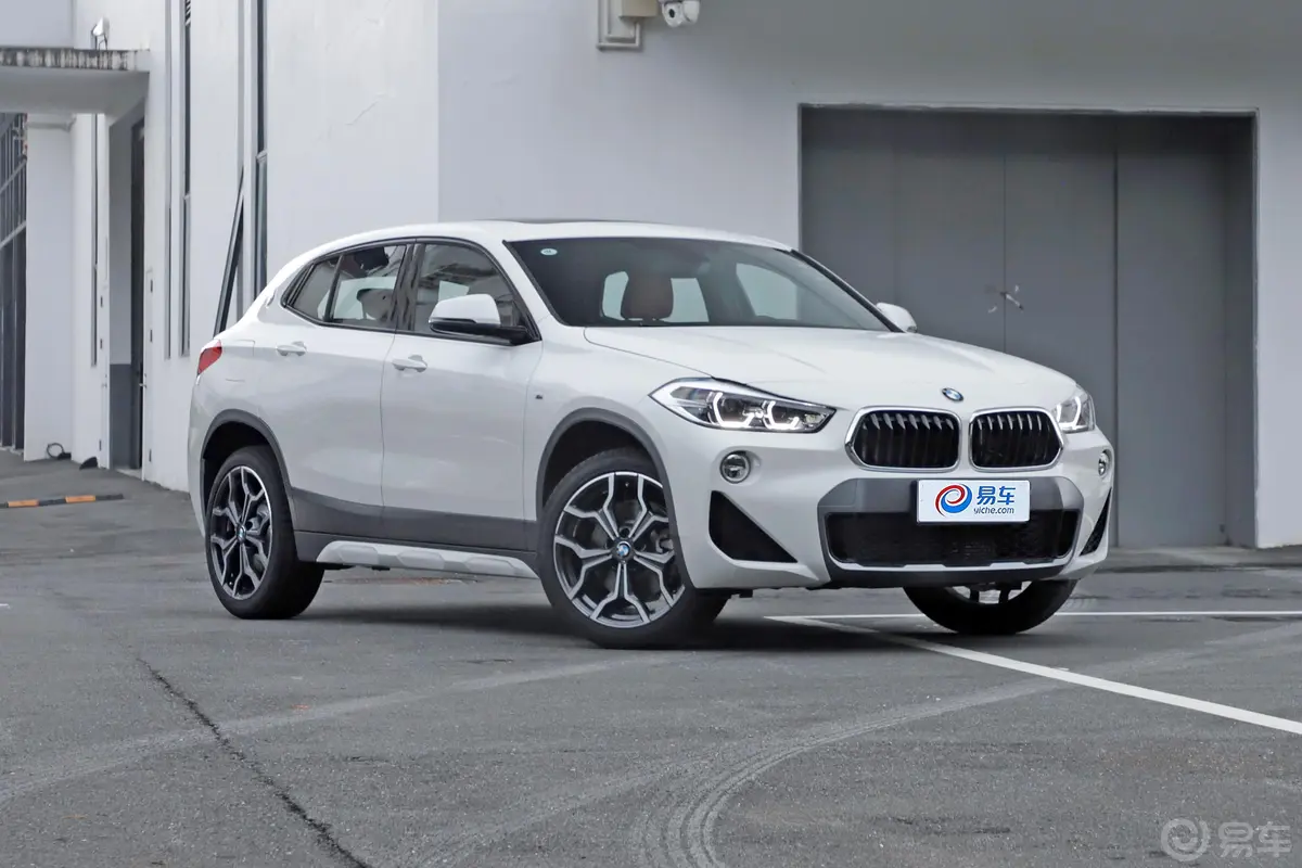 宝马X2(进口)xDrive25i M越野套装 国V车辆信息铭牌