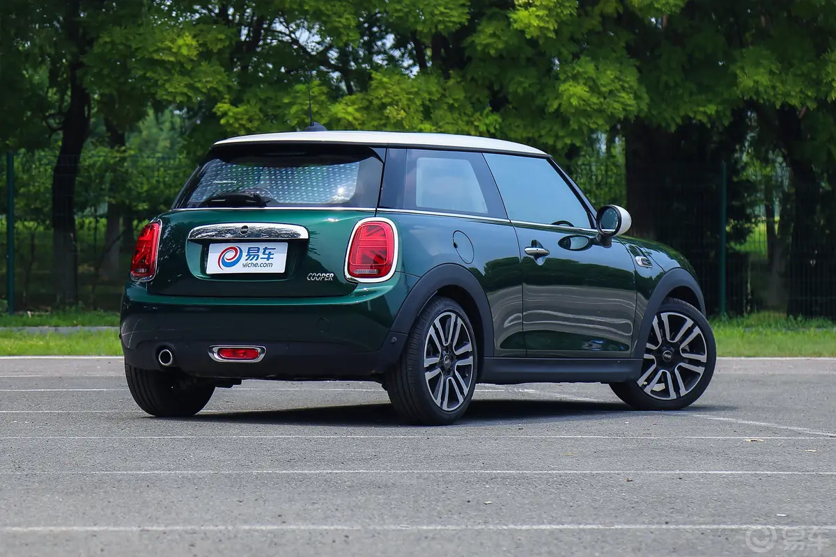 MINI1.5T COOPER 双离合 艺术家 三门版侧后45度车头向右水平