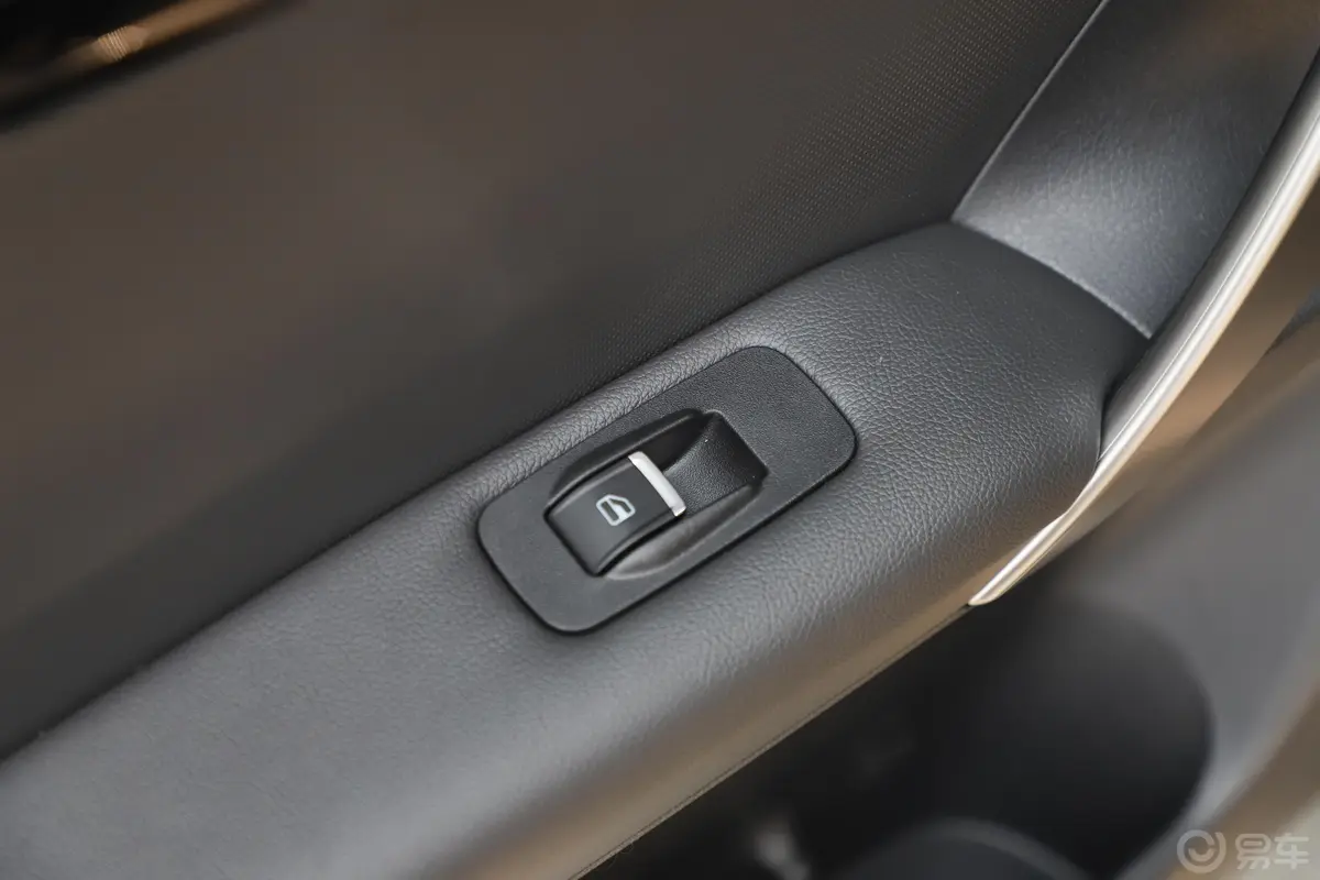 瑞虎3经典版 1.6L 手动 舒适版后车窗调节