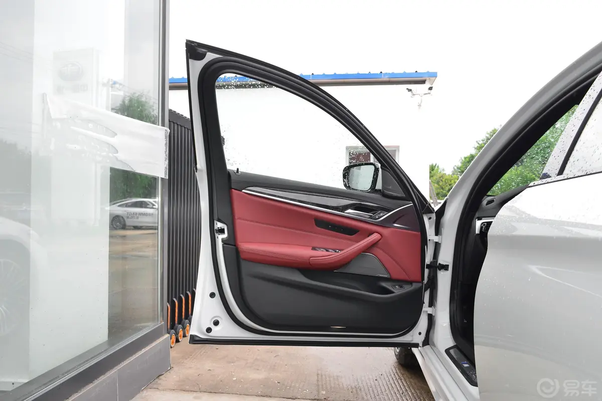 宝马5系改款 530Li 尊享版 M运动套装驾驶员侧前车门