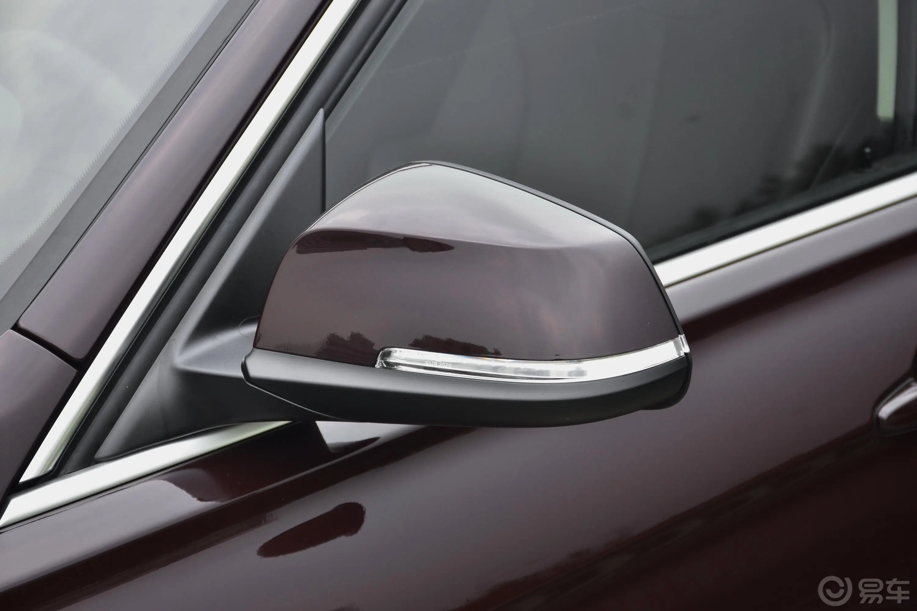 宝马3系320Li xDrive 时尚版主驾驶后视镜背面