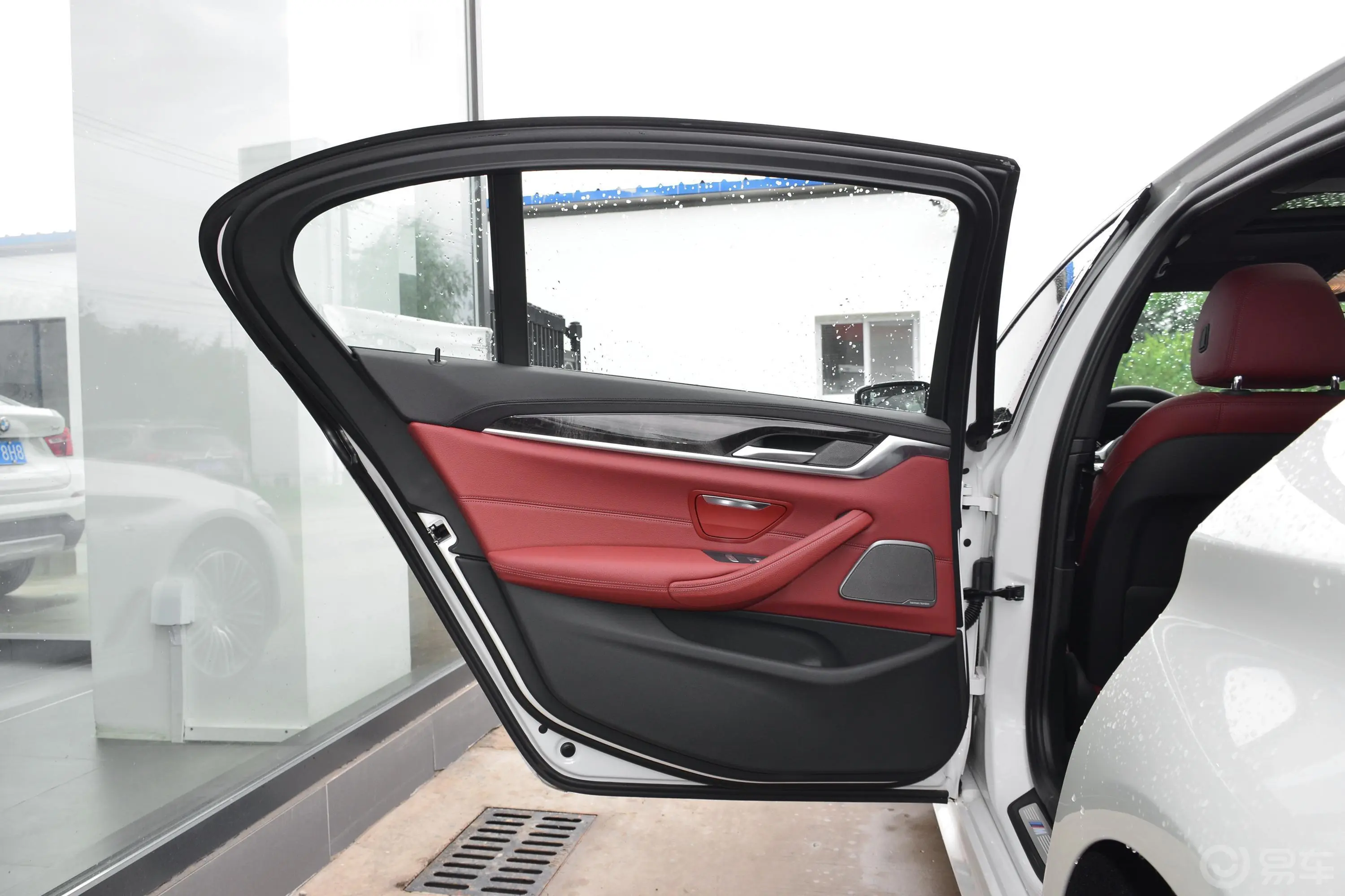 宝马5系改款 530Li 尊享版 M运动套装驾驶员侧后车门