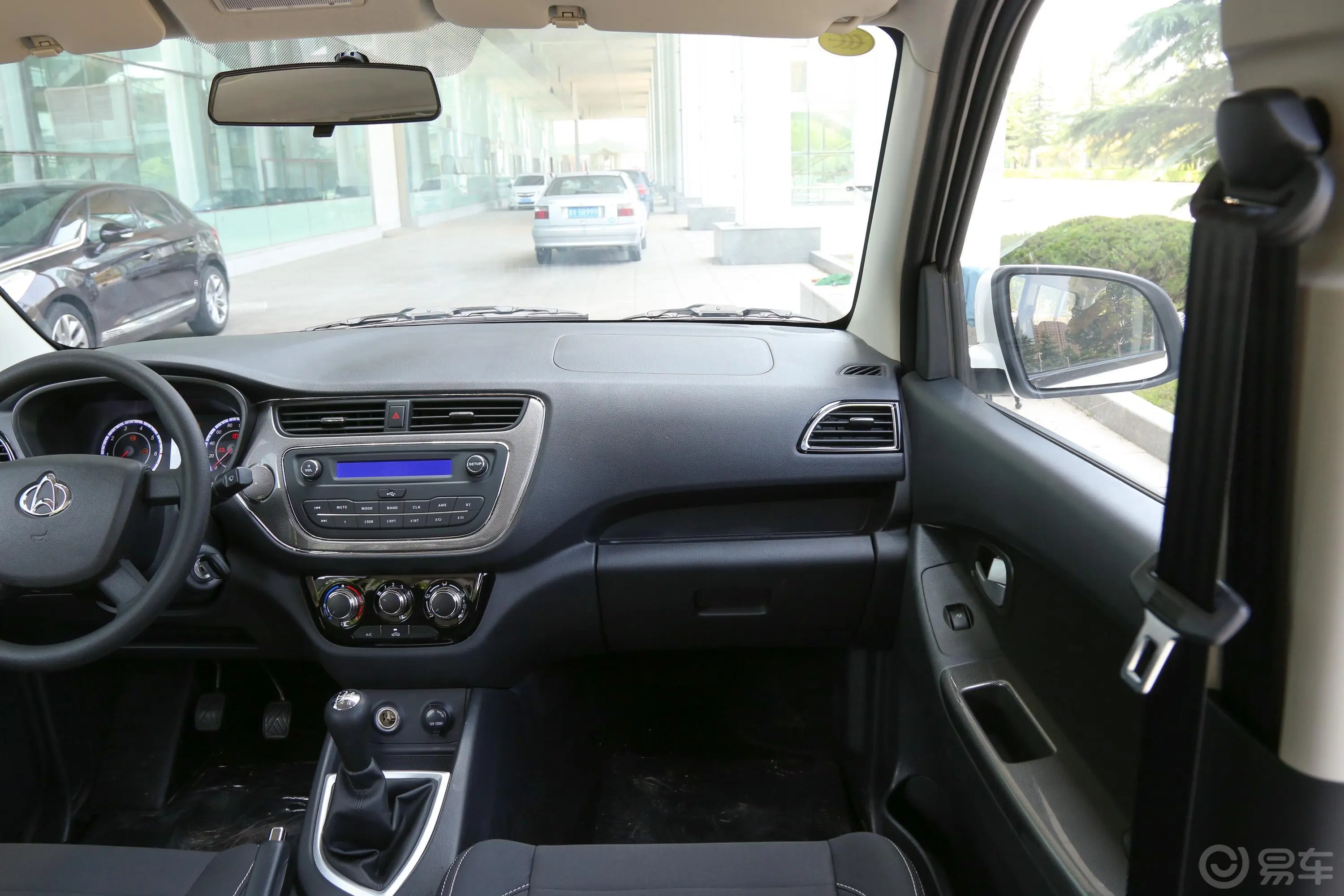 欧诺S欧诺S 1.5L 手动 超值版副驾驶位区域