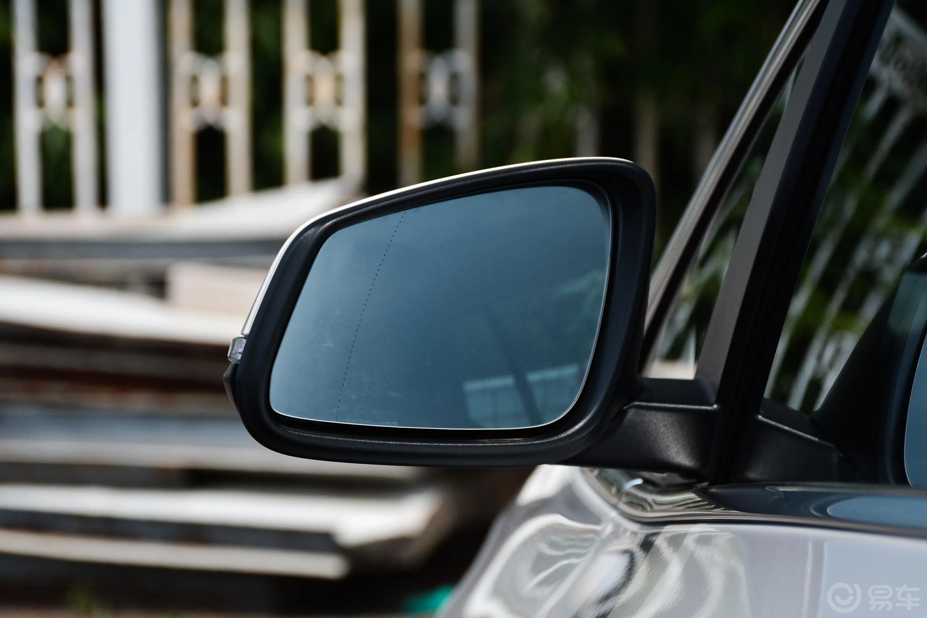 宝马2系旅行车220i 豪华套装后视镜镜面
