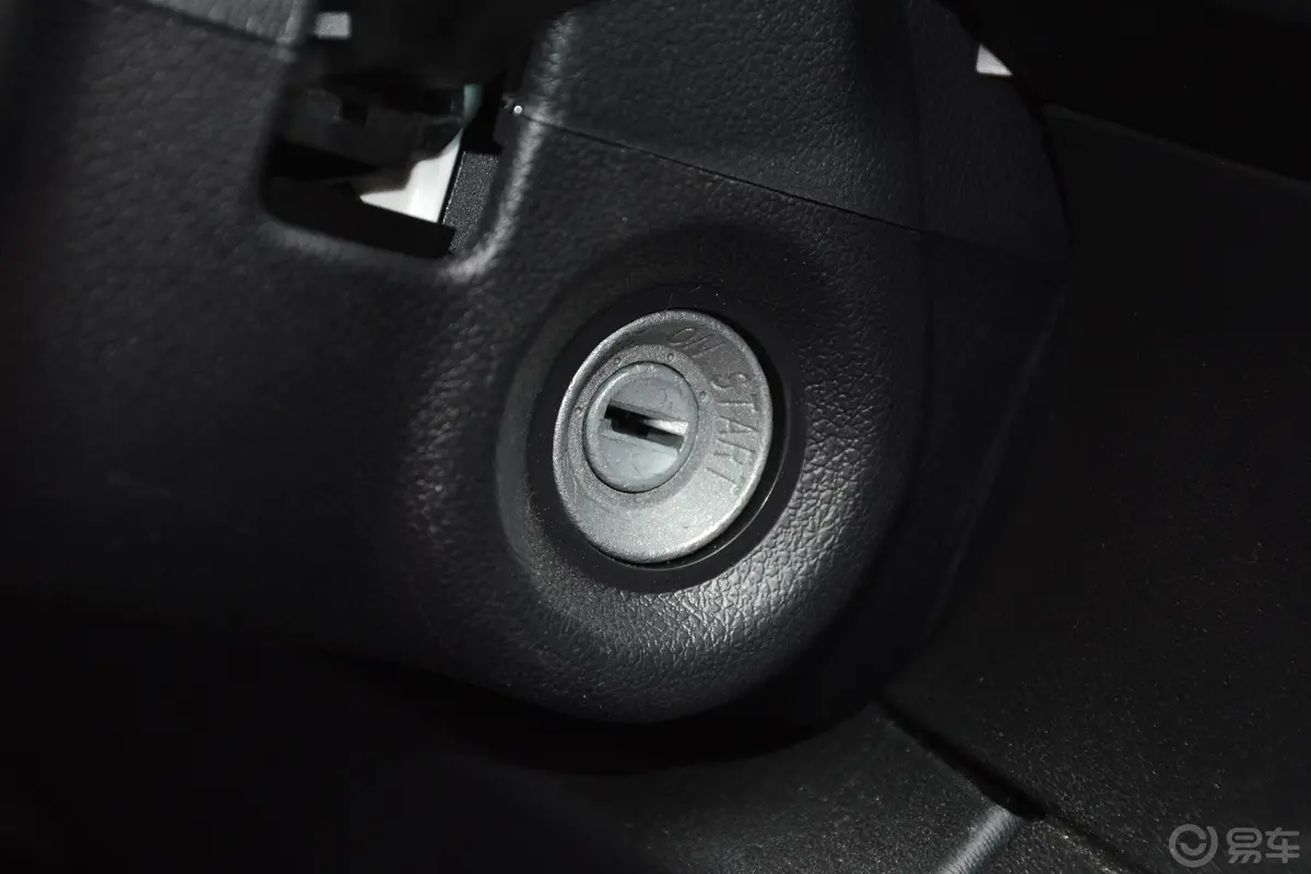 神骐F30单排 1.5L 手动 舒适版 3米货箱(额载1015)钥匙孔或一键启动按键