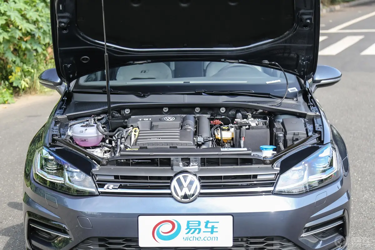 高尔夫280TSI 双离合 R-Line发动机舱整体