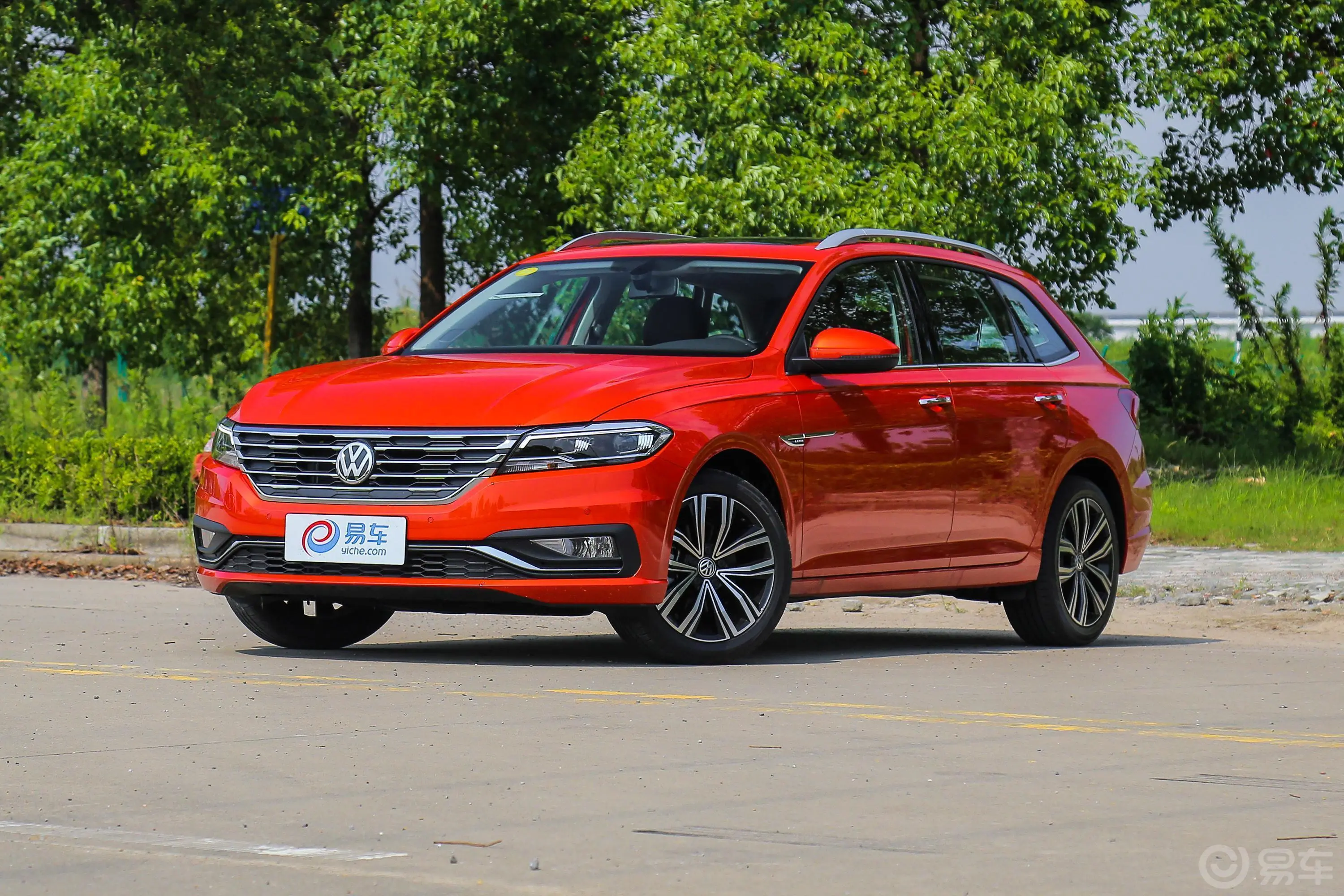 朗逸两厢 280TSI 双离合 豪华版 国V侧前45度车头向左水平