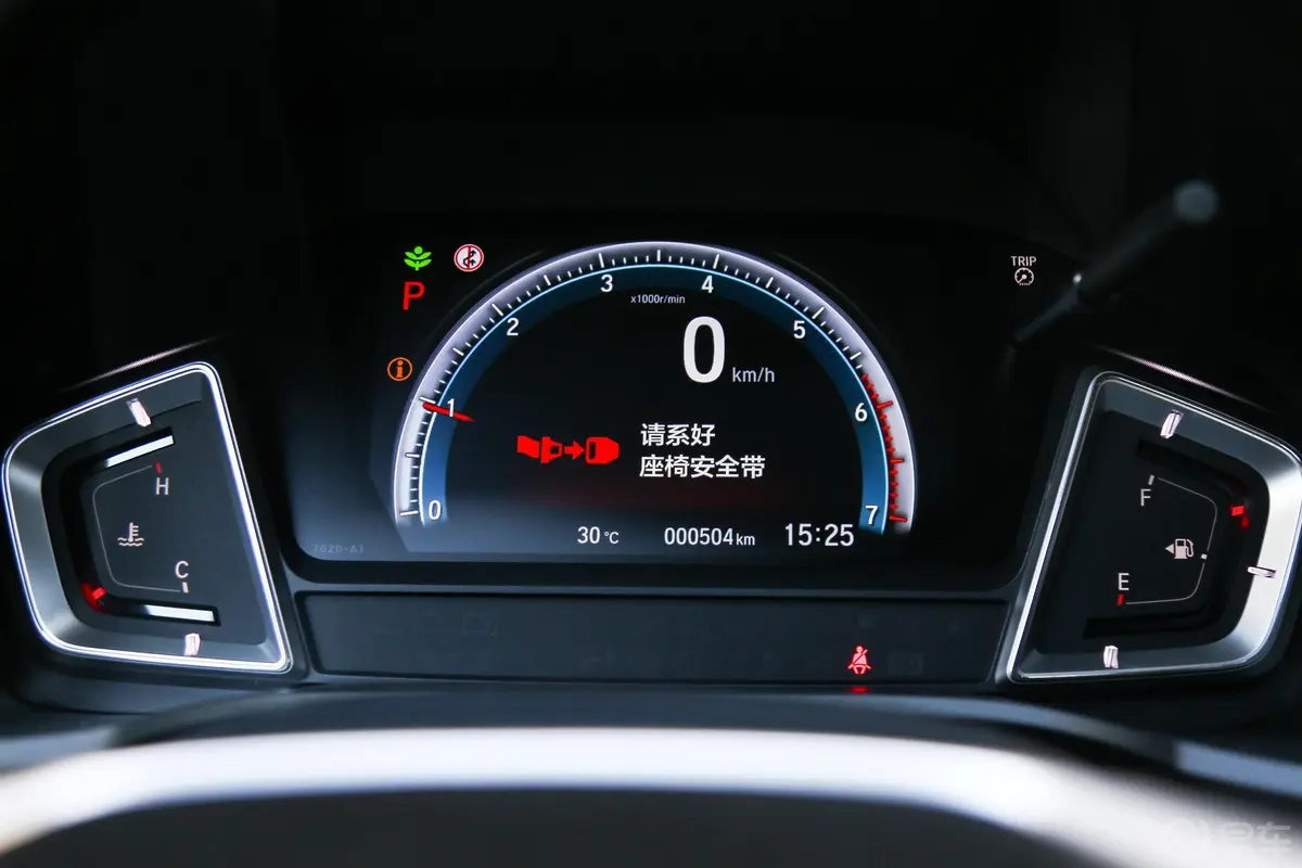 凌派180TURBO  CVT 旗舰版 国V内饰