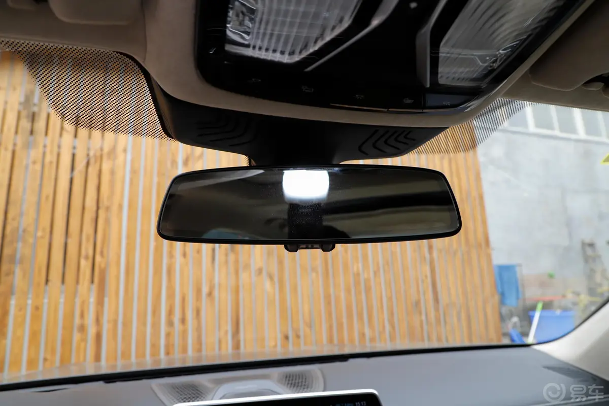 宝马7系750Li xDrive M运动套装内后视镜
