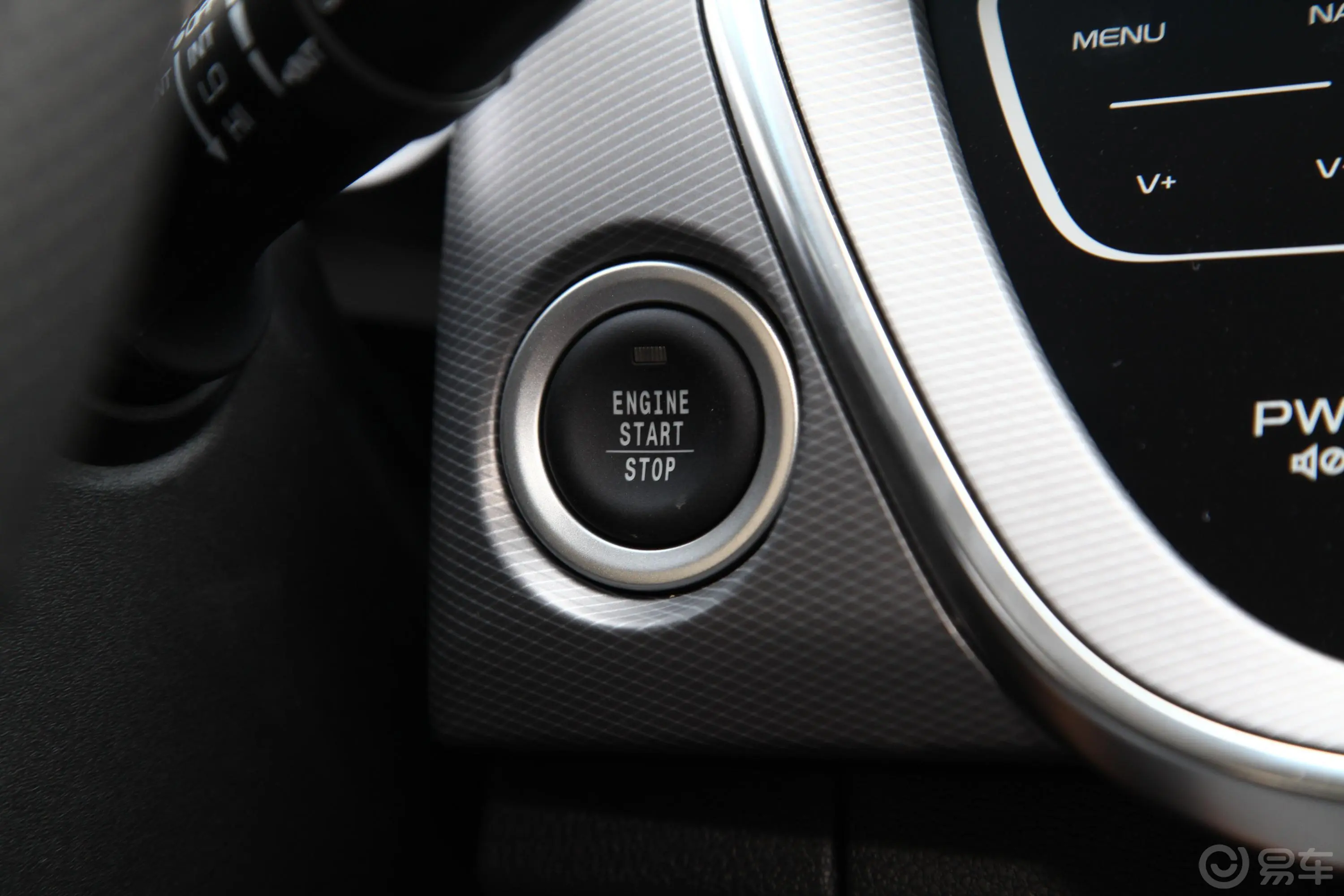 帝豪GS运动版 1.8L 双离合 领尚版钥匙孔或一键启动按键