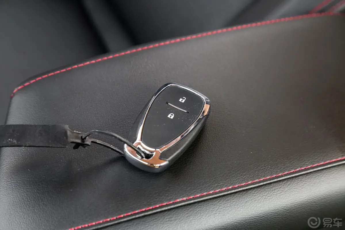 沃兰多Redline 530T 手自一体 耀享版 7座 国V钥匙正面