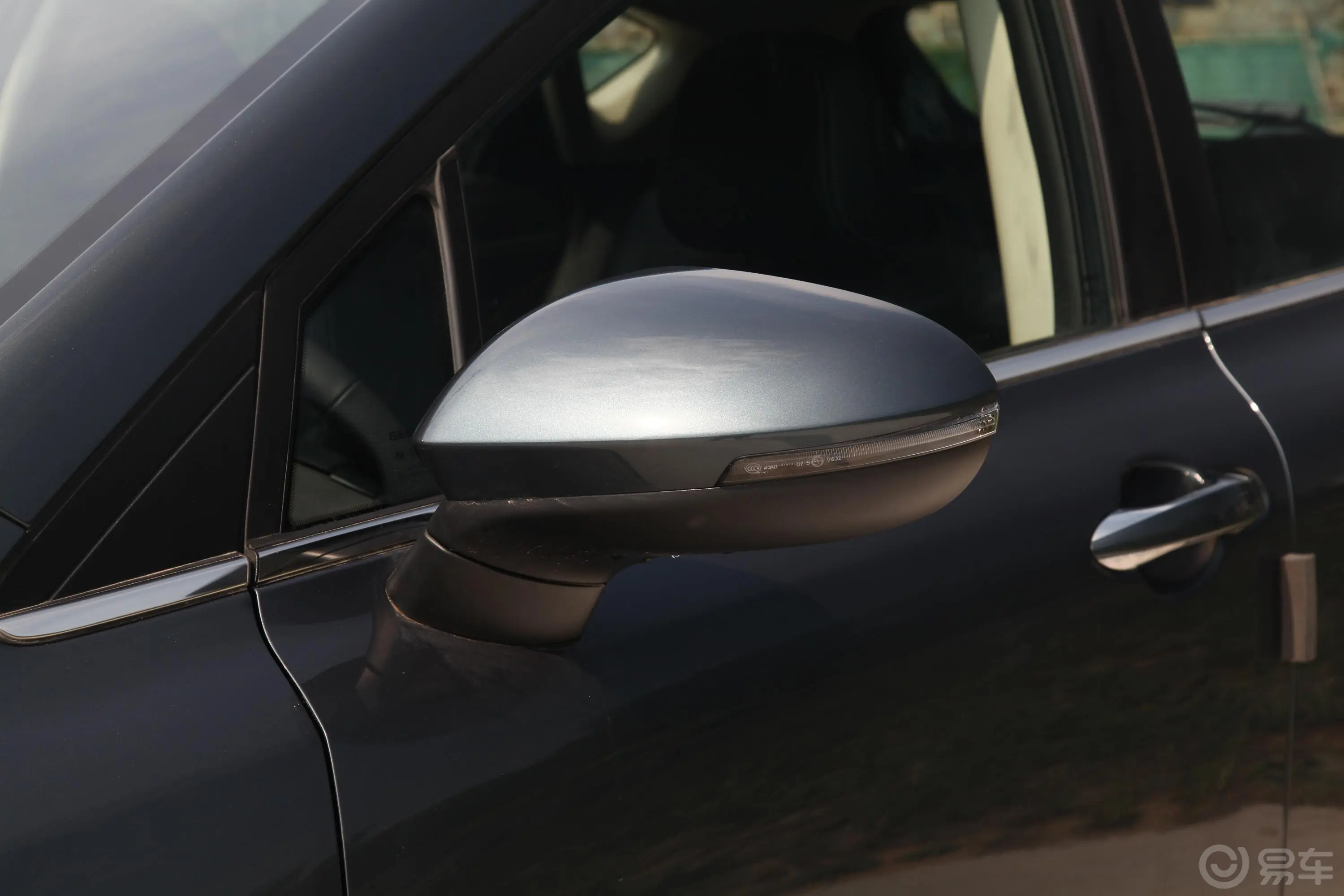 帝豪GS运动版 1.8L 双离合 领尚版主驾驶后视镜背面