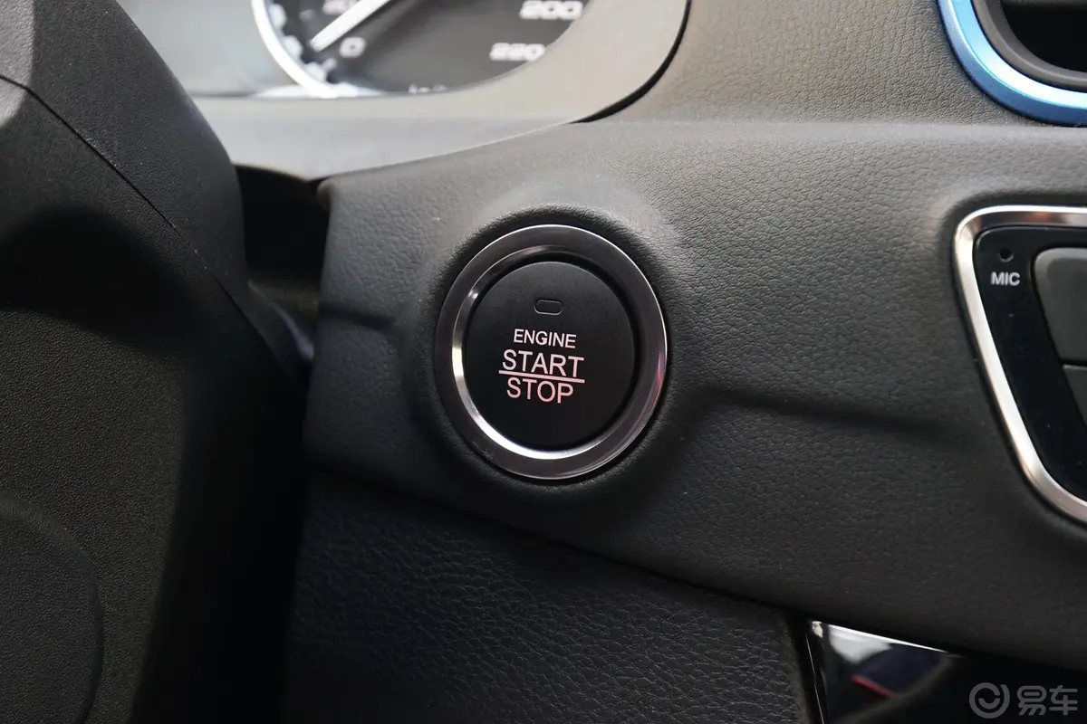 风行S50 EV豪华版钥匙孔或一键启动按键