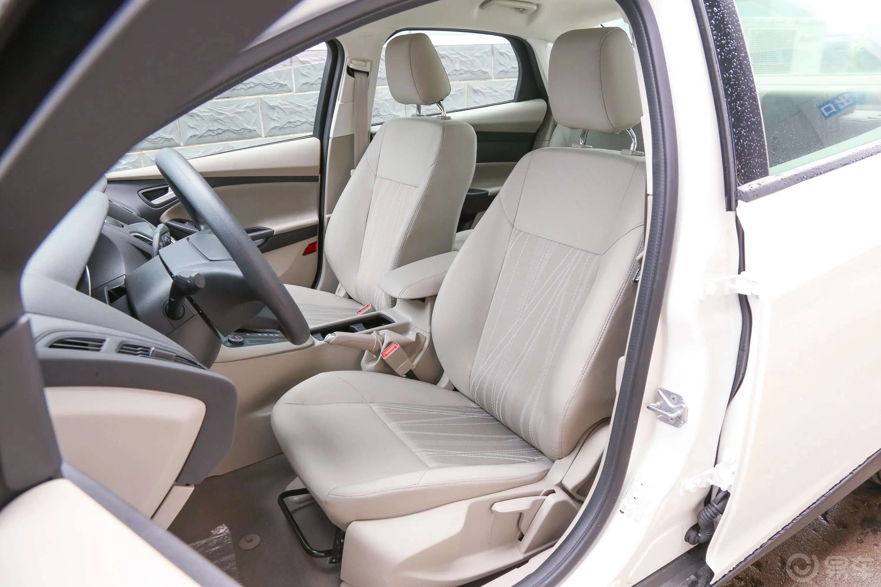 福克斯三厢 1.6L 双离合 舒适版驾驶员座椅