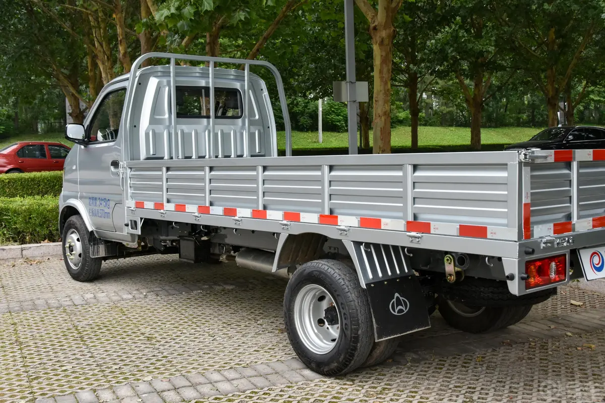 神骐T20T20L 载货车单排 1.5L 手动 标准版 3.6米货箱外观