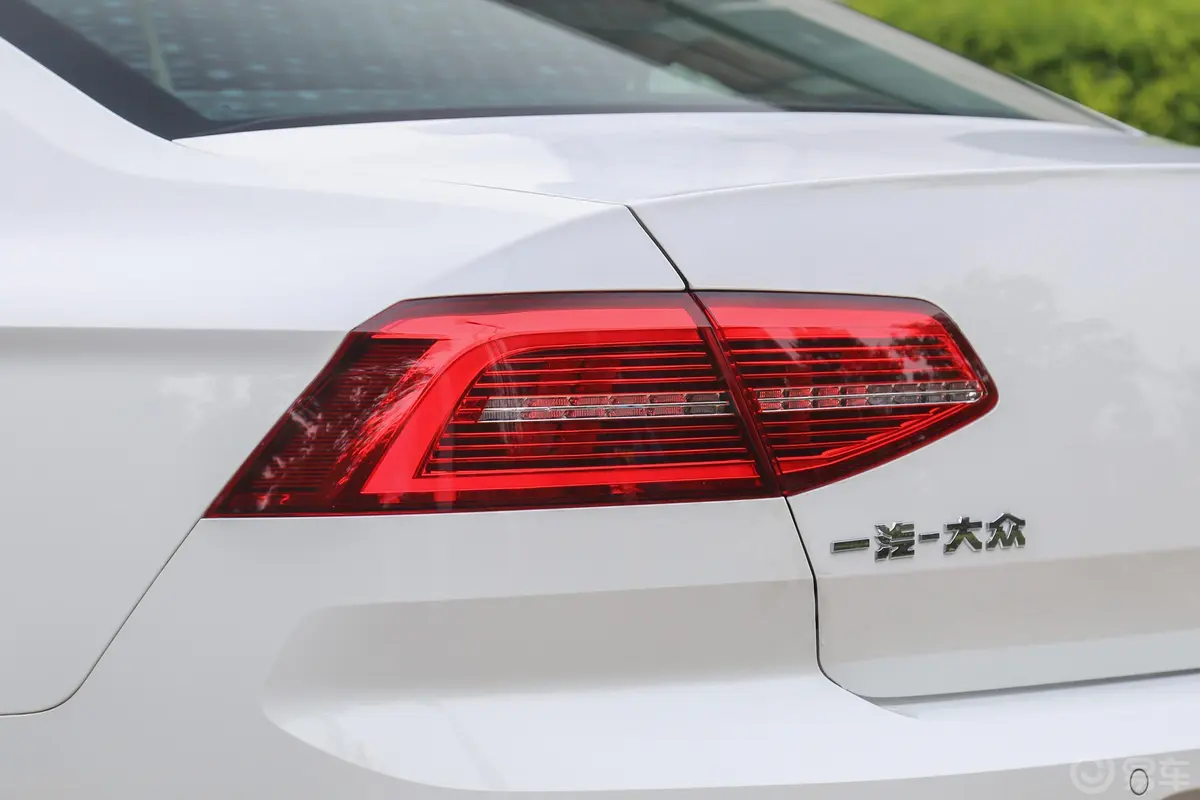 迈腾330TSI 双离合 领先版外观