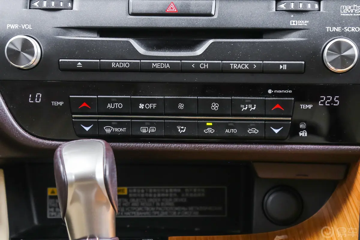雷克萨斯RX300 四驱 豪华版 国V空调