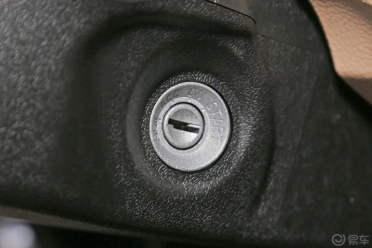 跨越王X3栏板 1.5L 汽油单排货箱3200（SC1021AGD5B） 国V钥匙孔或一键启动按键