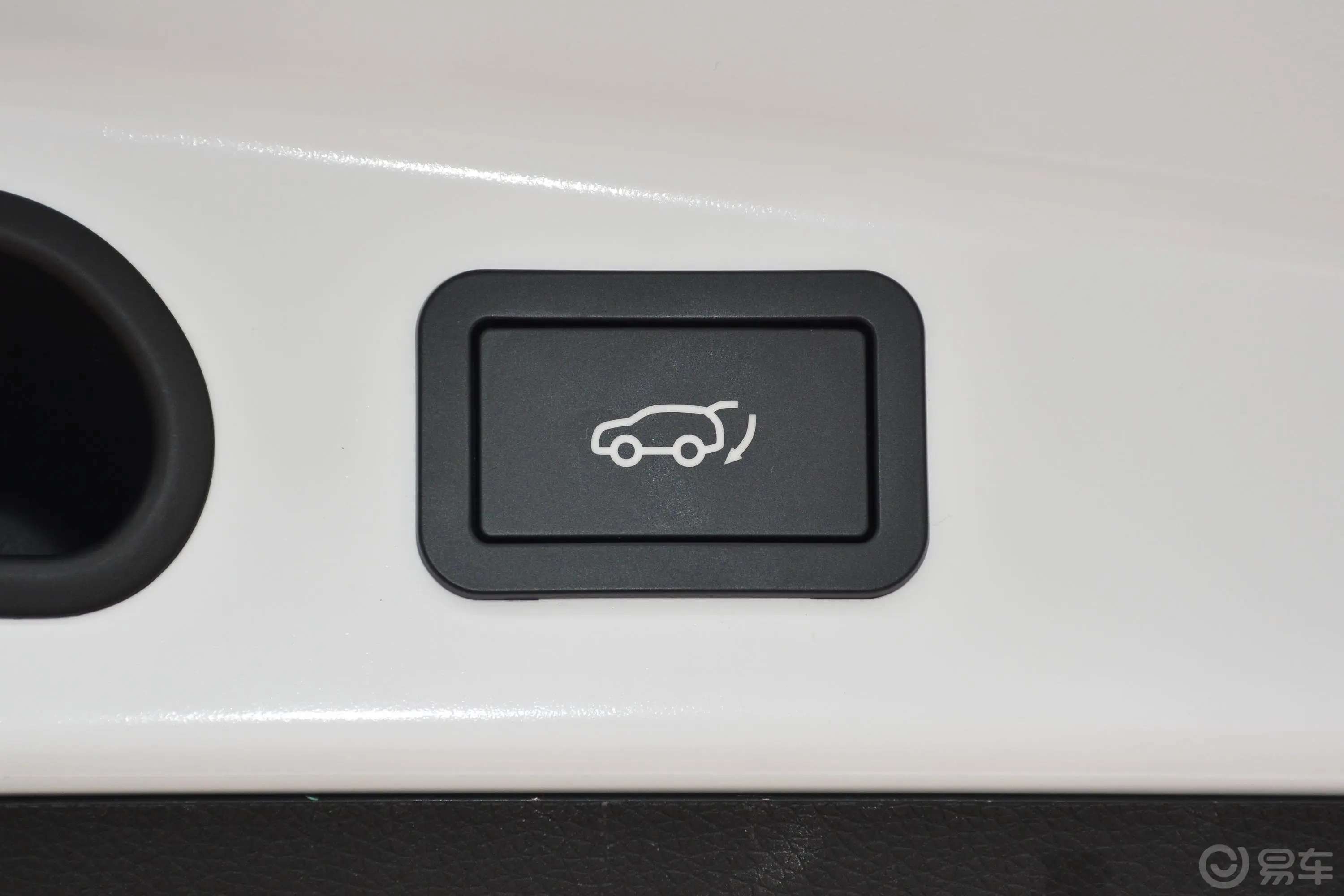 宋新能源EV500 智联领耀版电动尾门按键（手动扶手）