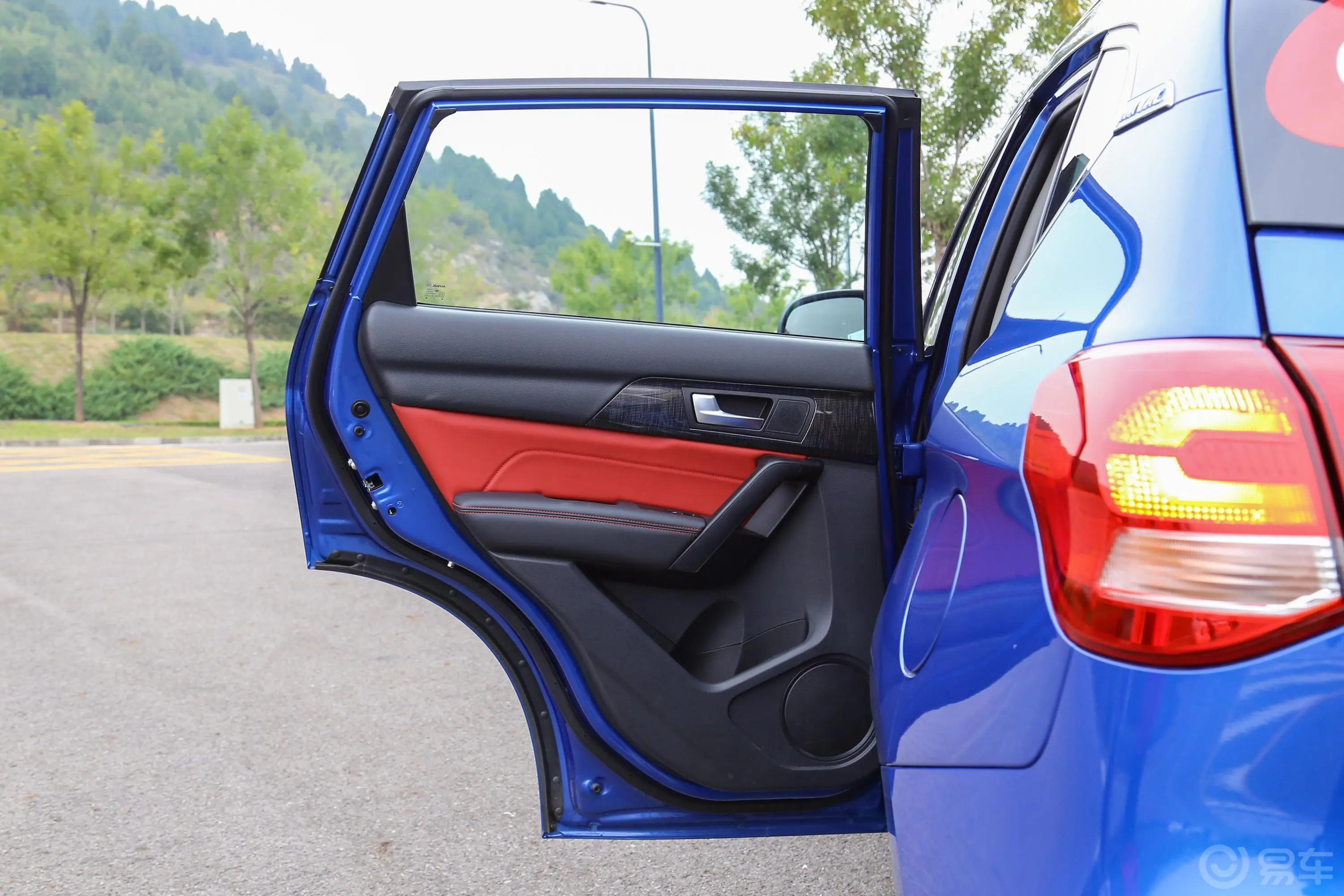 哈弗H2蓝标 创享版 1.5T 双离合 风尚版驾驶员侧后车门