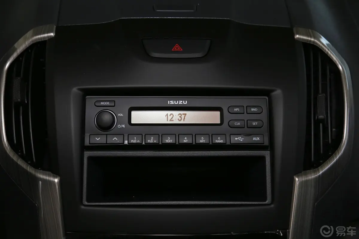 D-MAX改款 3.0T 手动 两驱 基本版副驾驶位区域