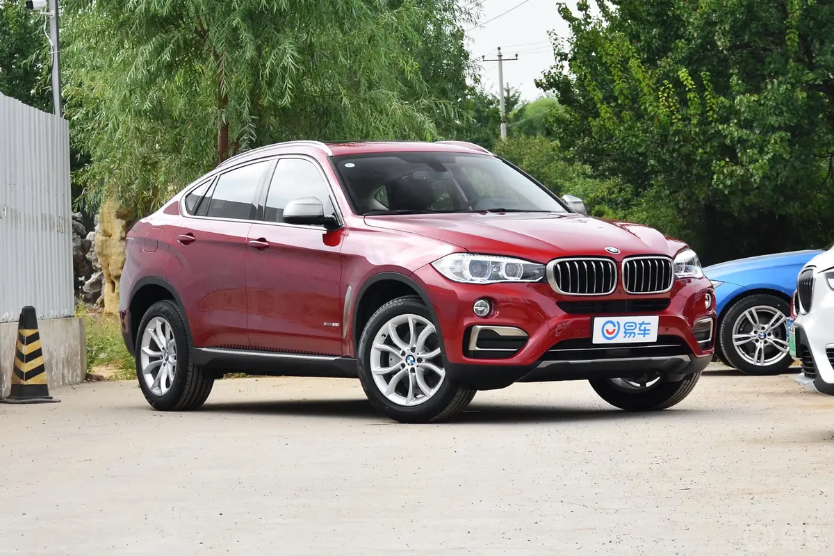 宝马X6xDrive28i胎压信息铭牌