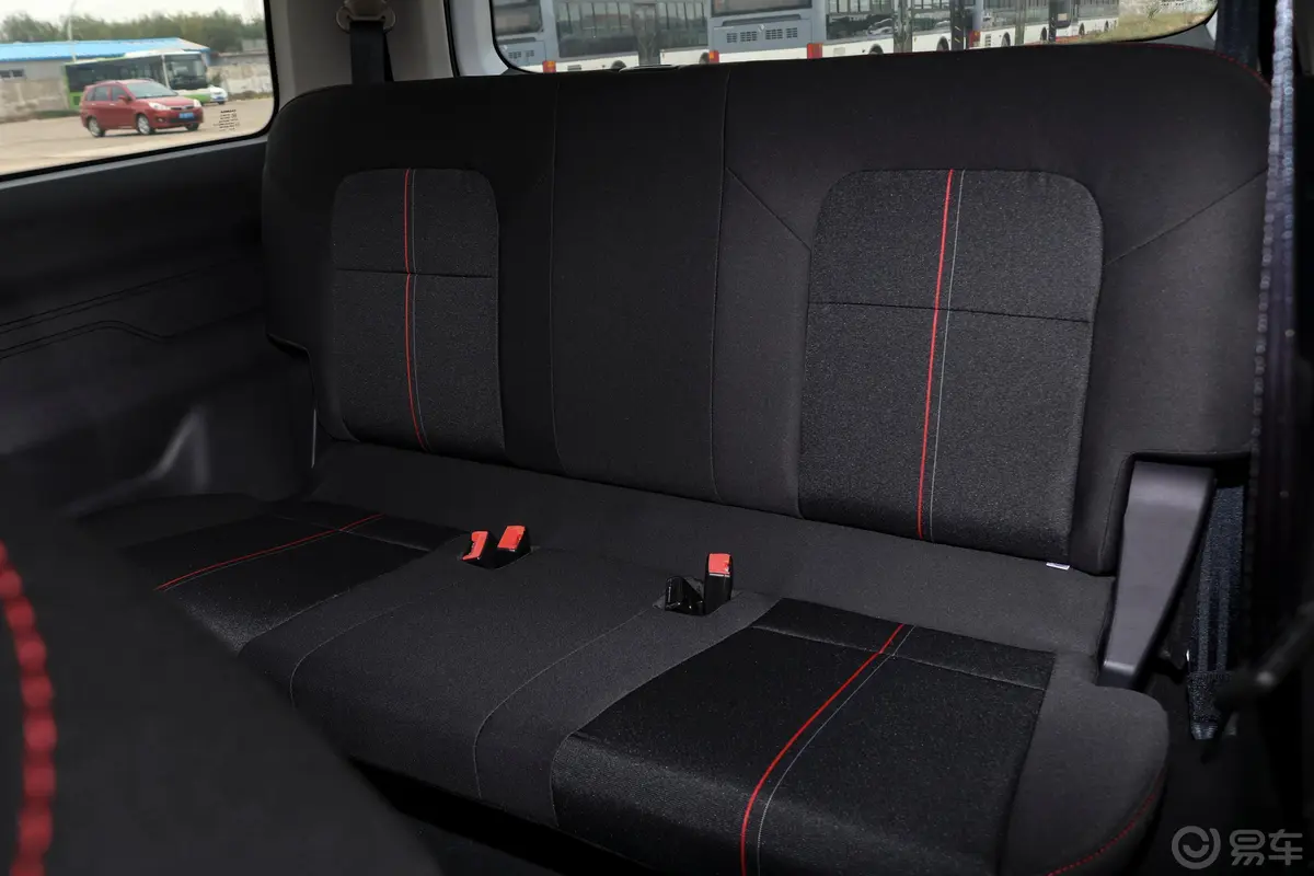 长安欧尚X70A1.5L 手动 舒适版 7座 国Ⅴ第三排座椅