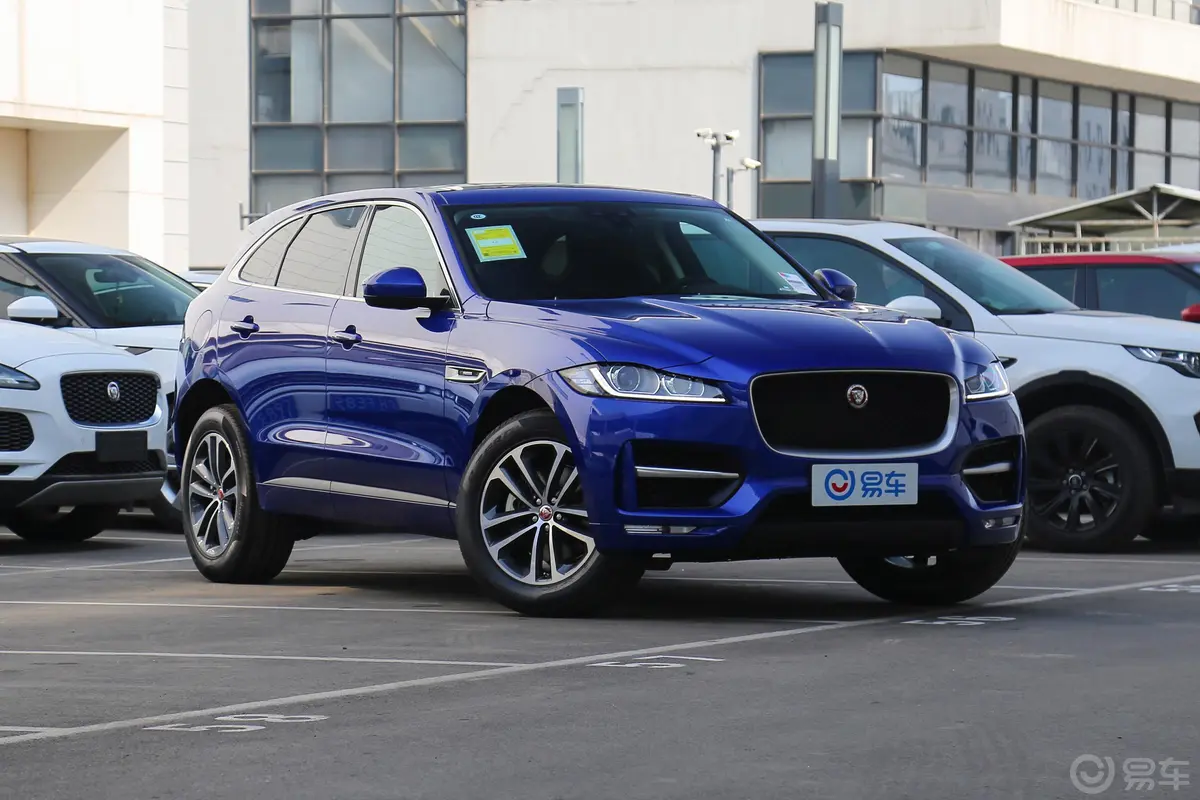 捷豹F-PACE2.0T 四驱 R-SPORT运动版侧前45度车头向右水平