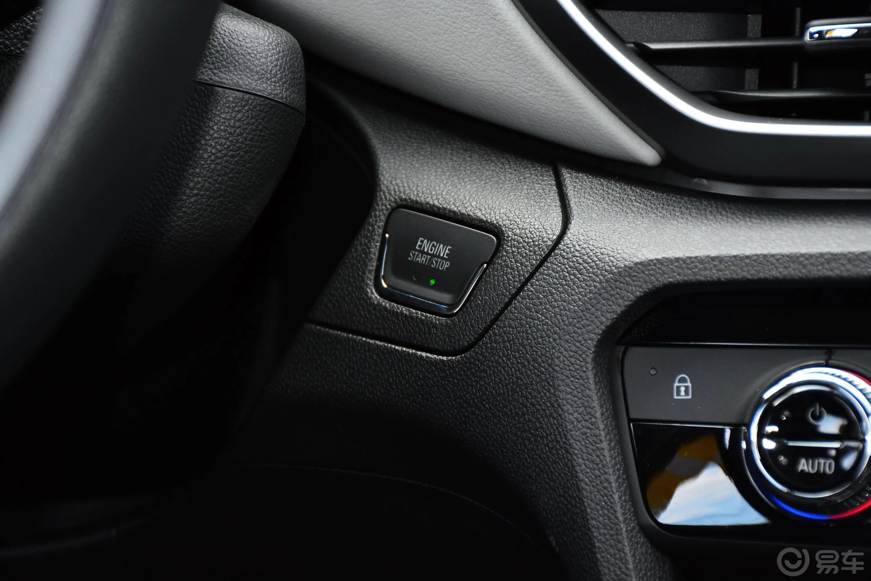 沃兰多530T 手自一体 劲享版 7座 国V钥匙孔或一键启动按键