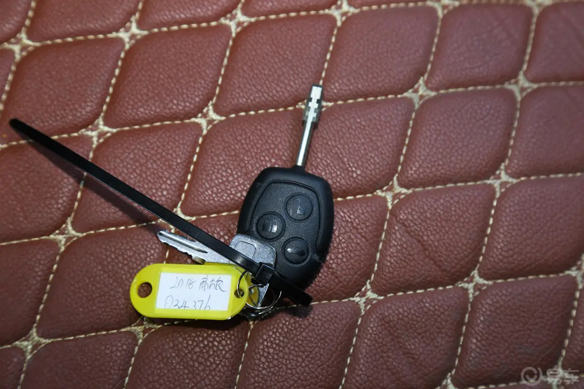 全顺商旅房车PLUS 2.2T 手动 福全版 柴油钥匙正面