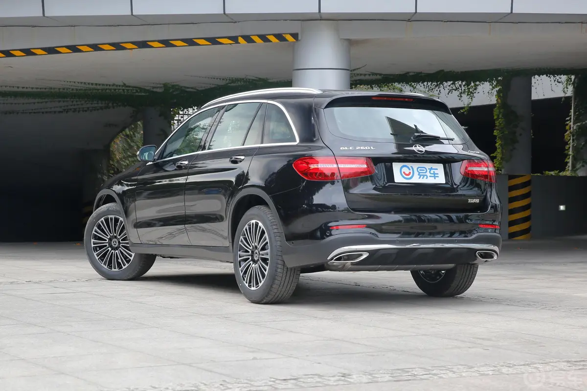 奔驰GLCGLC 260 L 4MATIC 动感版外观