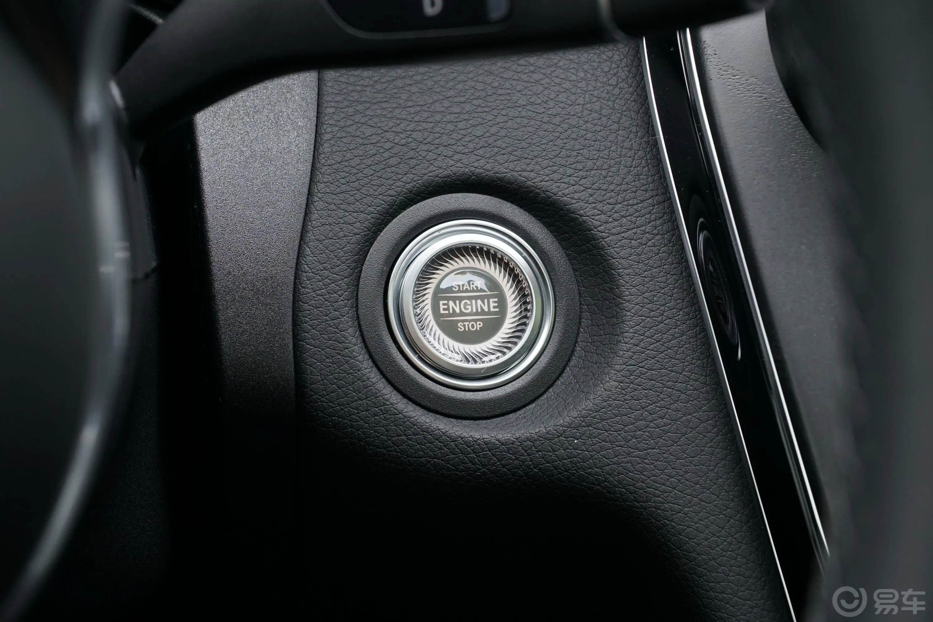 奔驰C级C 260 L 运动轿车钥匙孔或一键启动按键